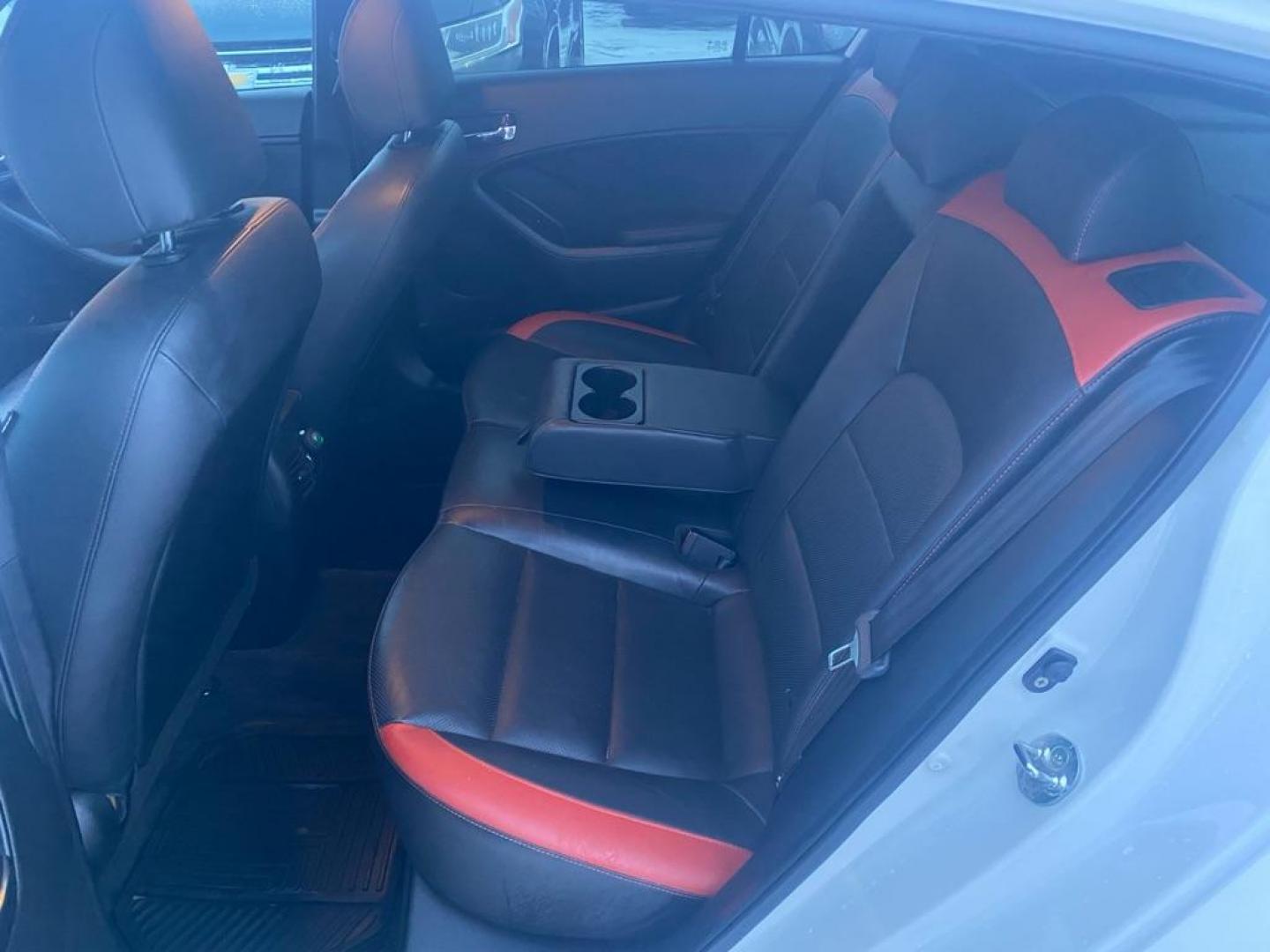 2018 WHITE KIA FORTE EX (3KPFN5A35JE) with an 1.6L engine, Automatic transmission, located at 929 East 8th Ave, Anchorage, AK, 99501, (907) 274-2277, 61.214783, -149.866074 - Photo#3