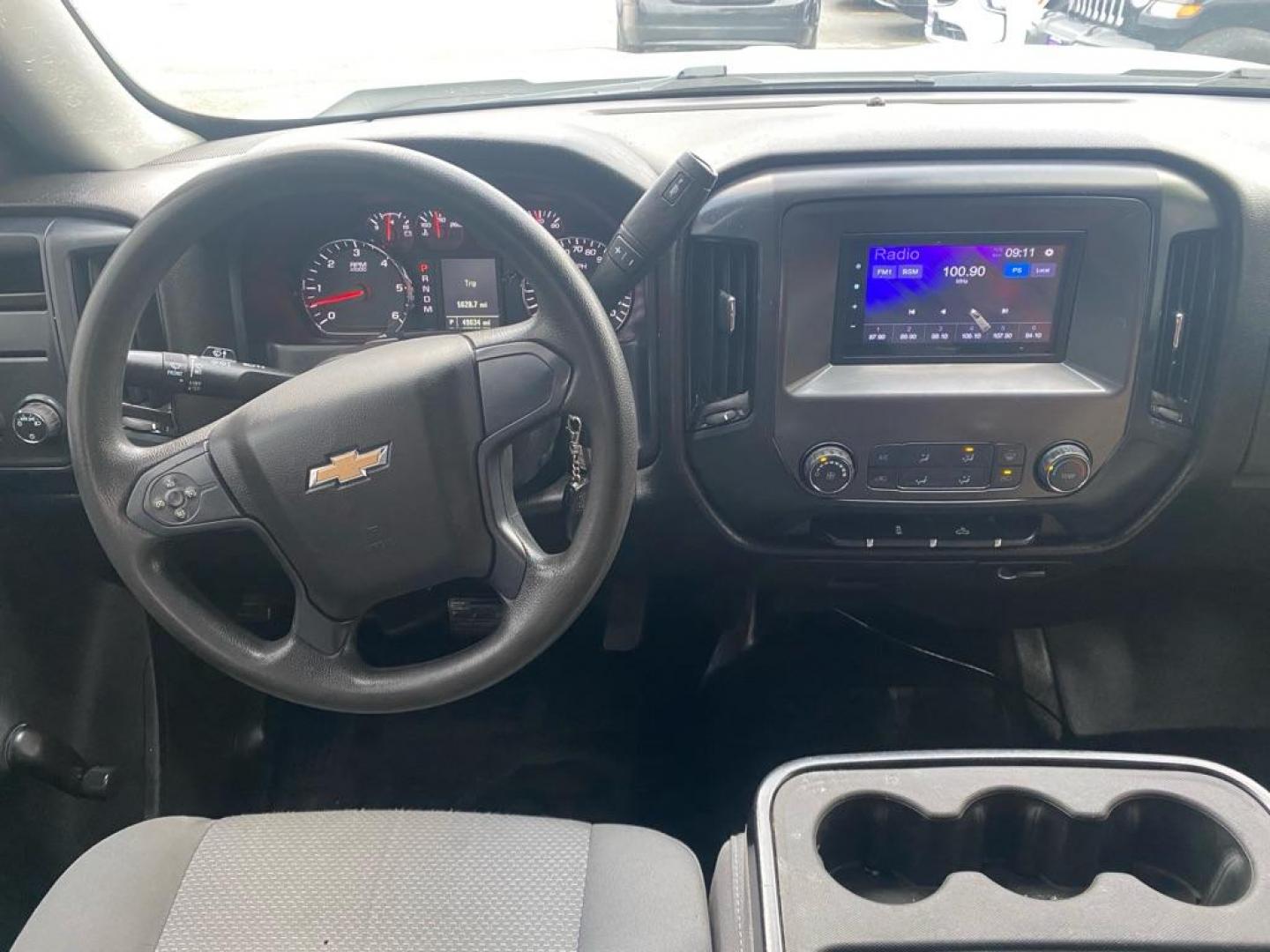 2016 WHITE CHEVROLET SILVERADO 1500 (1GCNCNEH5GZ) with an 4.3L engine, Automatic transmission, located at 929 East 8th Ave, Anchorage, AK, 99501, (907) 274-2277, 61.214783, -149.866074 - Photo#4