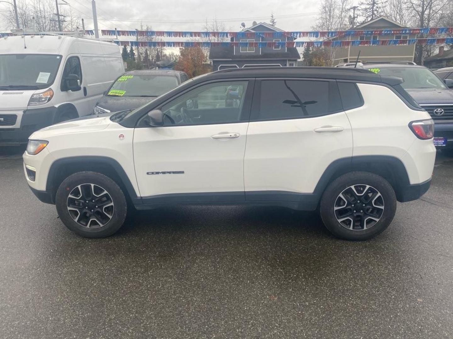 2019 WHITE JEEP COMPASS TRAILHAWK (3C4NJDDB5KT) with an 2.4L engine, Automatic transmission, located at 929 East 8th Ave, Anchorage, AK, 99501, (907) 274-2277, 61.214783, -149.866074 - Photo#1