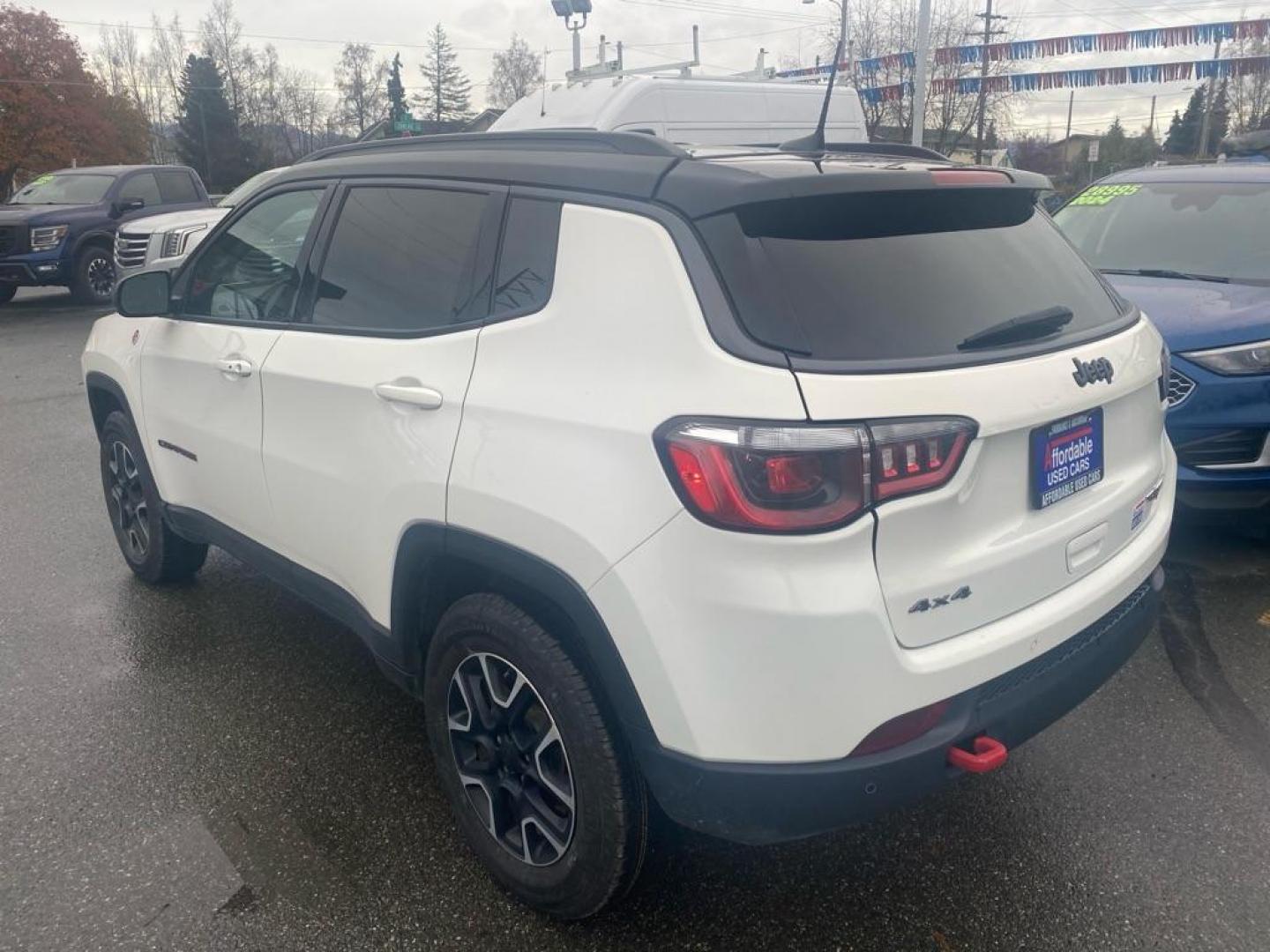 2019 WHITE JEEP COMPASS TRAILHAWK (3C4NJDDB5KT) with an 2.4L engine, Automatic transmission, located at 929 East 8th Ave, Anchorage, AK, 99501, (907) 274-2277, 61.214783, -149.866074 - Photo#2