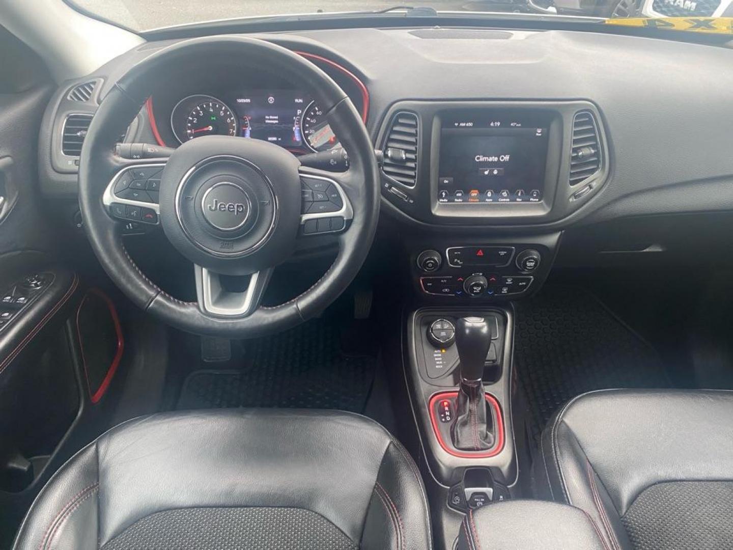 2019 WHITE JEEP COMPASS TRAILHAWK (3C4NJDDB5KT) with an 2.4L engine, Automatic transmission, located at 929 East 8th Ave, Anchorage, AK, 99501, (907) 274-2277, 61.214783, -149.866074 - Photo#4