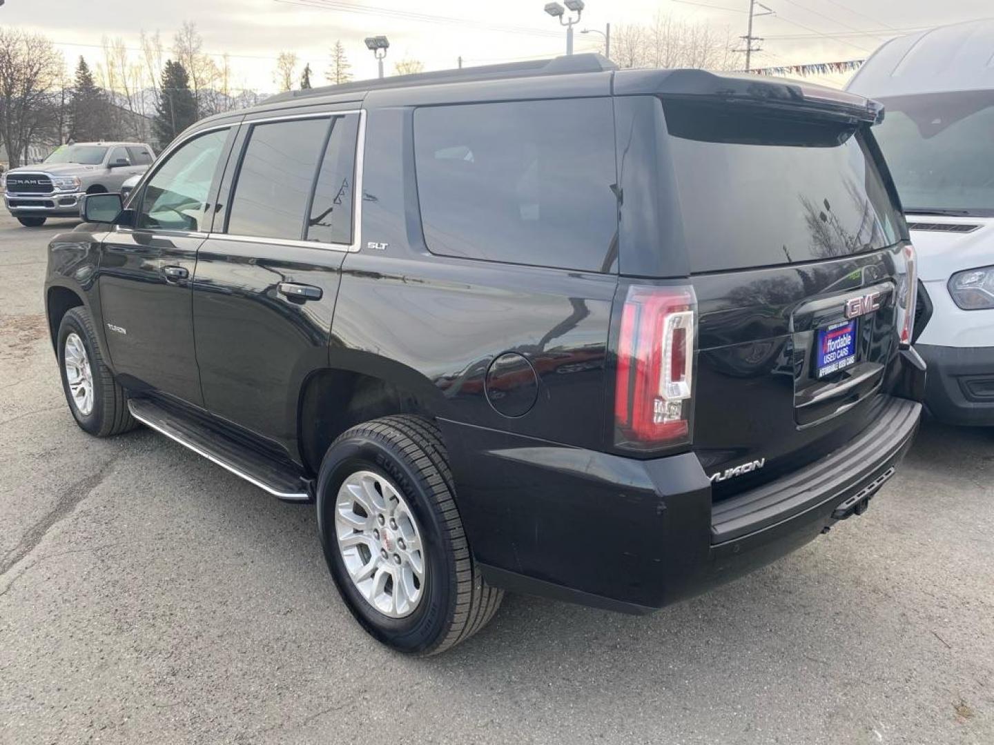 2020 BLACK GMC YUKON SLT (1GKS2BKC7LR) with an 5.3L engine, Automatic transmission, located at 929 East 8th Ave, Anchorage, AK, 99501, (907) 274-2277, 61.214783, -149.866074 - Photo#2