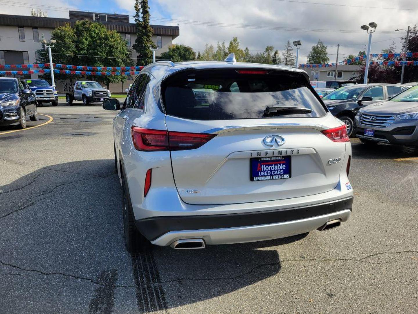 2021 SILVER INFINITI QX50 LUXE (3PCAJ5BB1MF) with an 2.0L engine, Continuously Variable transmission, located at 929 East 8th Ave, Anchorage, AK, 99501, (907) 274-2277, 61.214783, -149.866074 - Photo#2