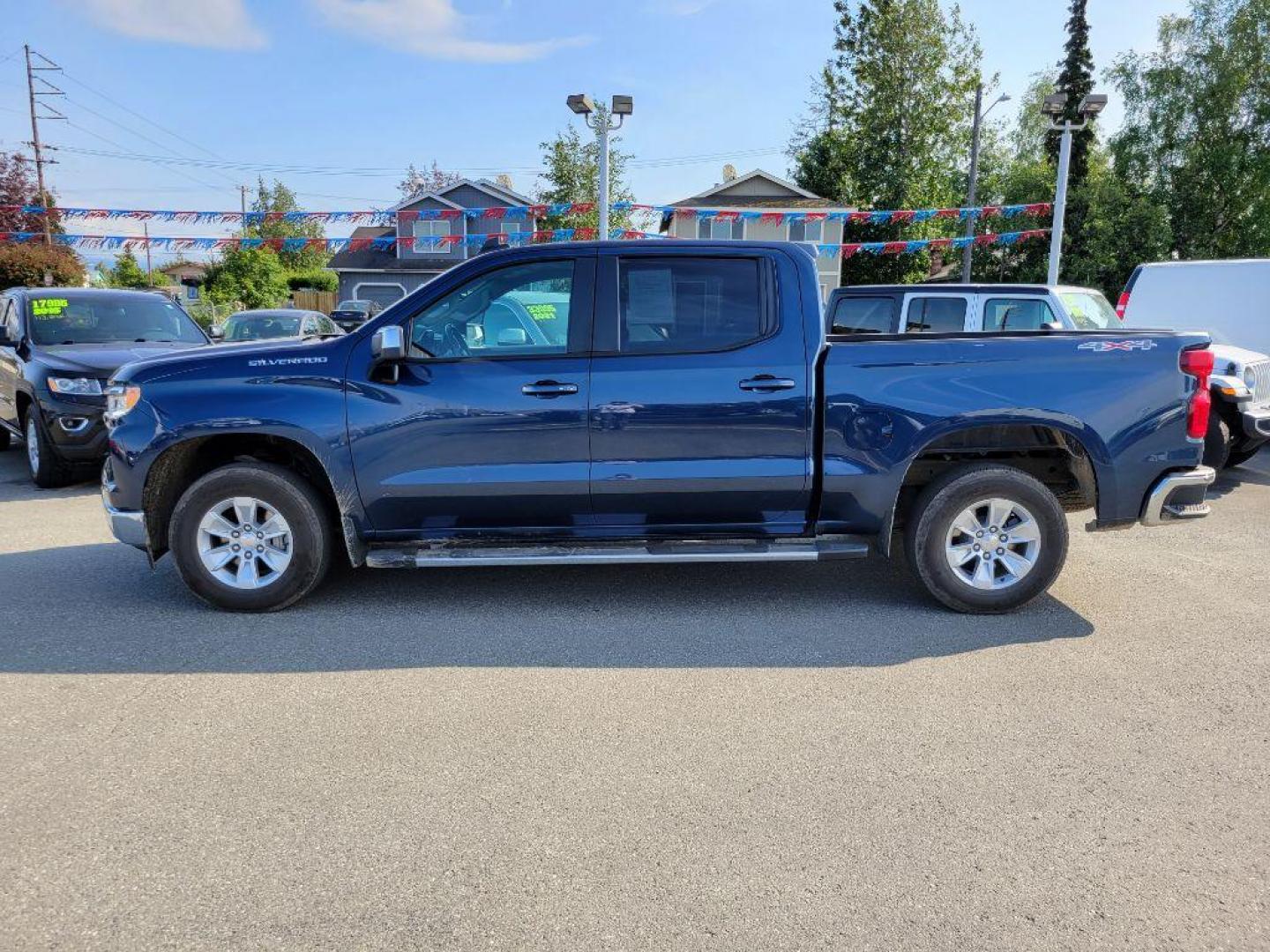 2022 BLUE CHEVROLET SILVERADO 1500 LT (3GCUDDED1NG) with an 5.3L engine, Automatic transmission, located at 929 East 8th Ave, Anchorage, AK, 99501, (907) 274-2277, 61.214783, -149.866074 - Photo#1