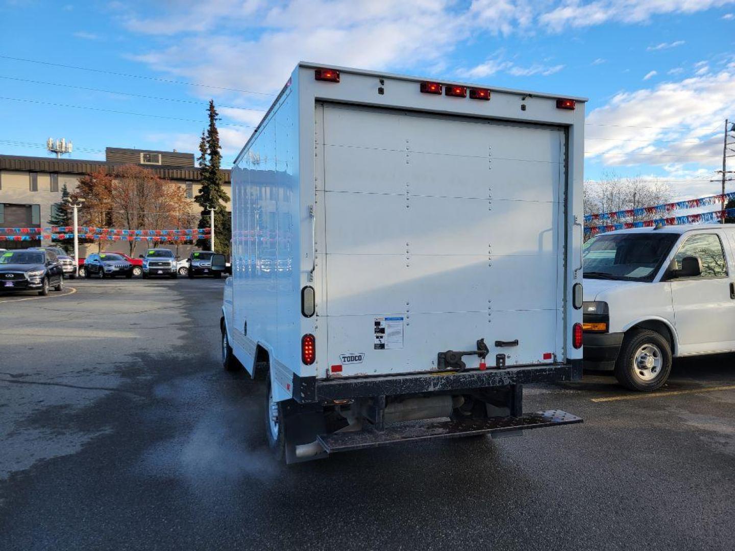 2015 WHITE CHEVROLET EXPRESS G3500 (1GB0G2CF8F1) with an 4.8L engine, Automatic transmission, located at 929 East 8th Ave, Anchorage, AK, 99501, (907) 274-2277, 61.214783, -149.866074 - Photo#2