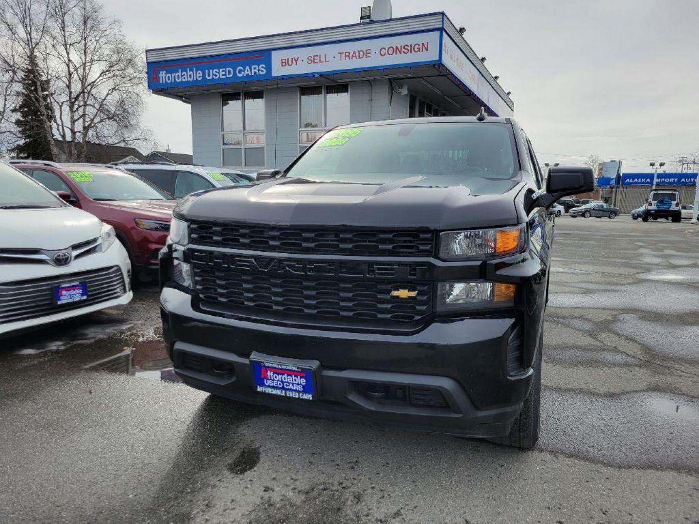 2020 BLACK CHEVROLET SILVERADO 1500 CUSTOM (3GCPYBEK7LG) with an 2.7L engine, Automatic transmission, located at 929 East 8th Ave, Anchorage, AK, 99501, (907) 274-2277, 61.214783, -149.866074 - Photo#0