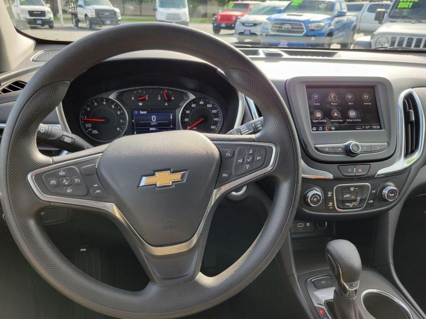 2022 GRAY CHEVROLET EQUINOX LT (2GNAXUEV8N6) with an 1.5L engine, Automatic transmission, located at 929 East 8th Ave, Anchorage, AK, 99501, (907) 274-2277, 61.214783, -149.866074 - Photo#4