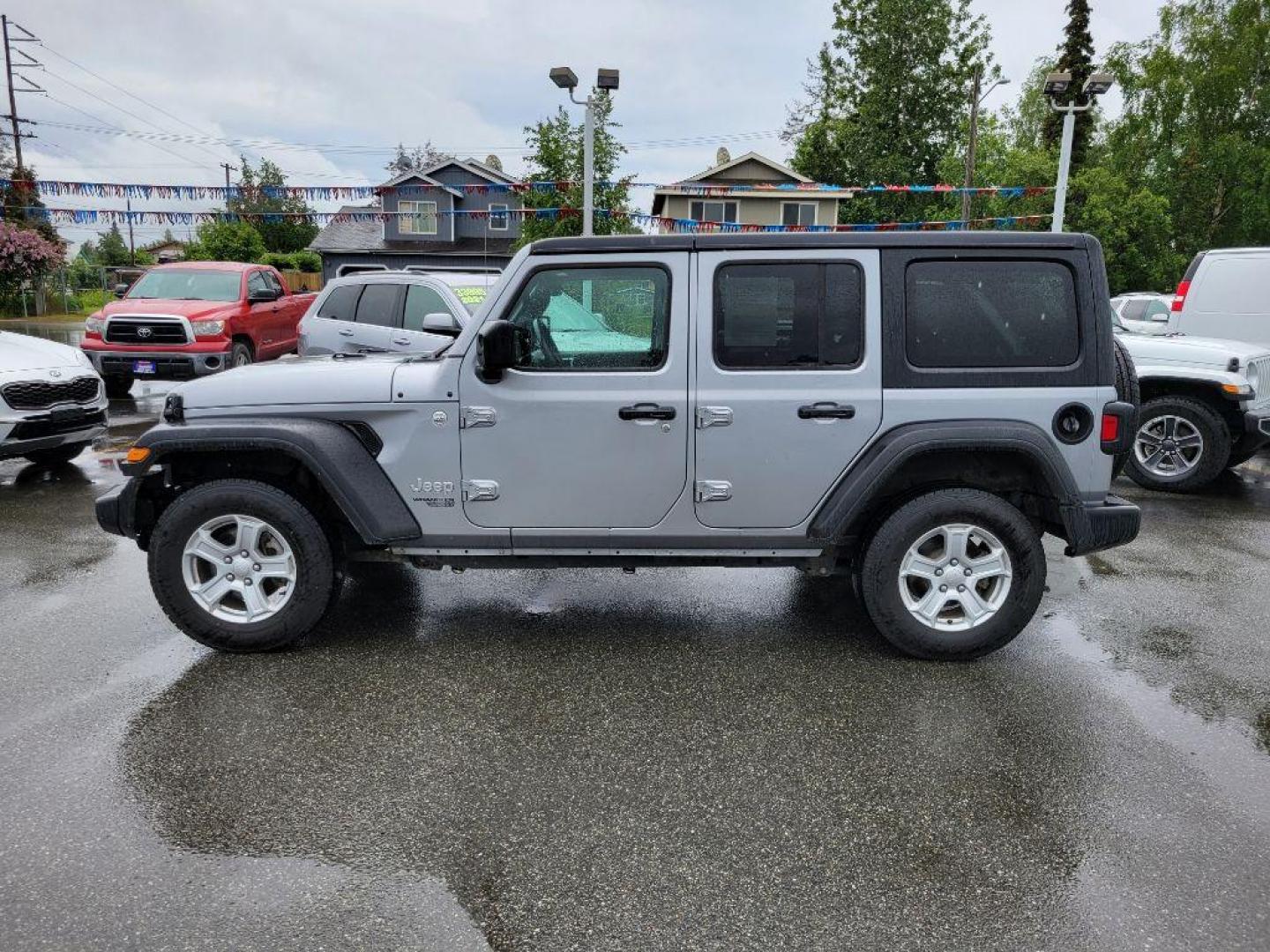 2021 SILVER JEEP WRANGLER UNLIMI SPORT (1C4HJXDNXMW) with an 2.0L engine, Automatic transmission, located at 929 East 8th Ave, Anchorage, AK, 99501, (907) 274-2277, 61.214783, -149.866074 - Photo#1