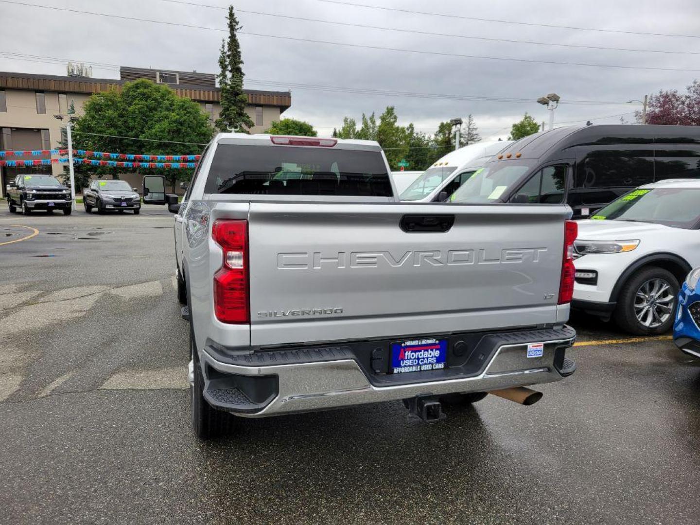 2022 SILVER CHEVROLET SILVERADO 2500 HEAVY DUTY LT (1GC4YNE78NF) with an 6.6L engine, Automatic transmission, located at 929 East 8th Ave, Anchorage, AK, 99501, (907) 274-2277, 61.214783, -149.866074 - Photo#2