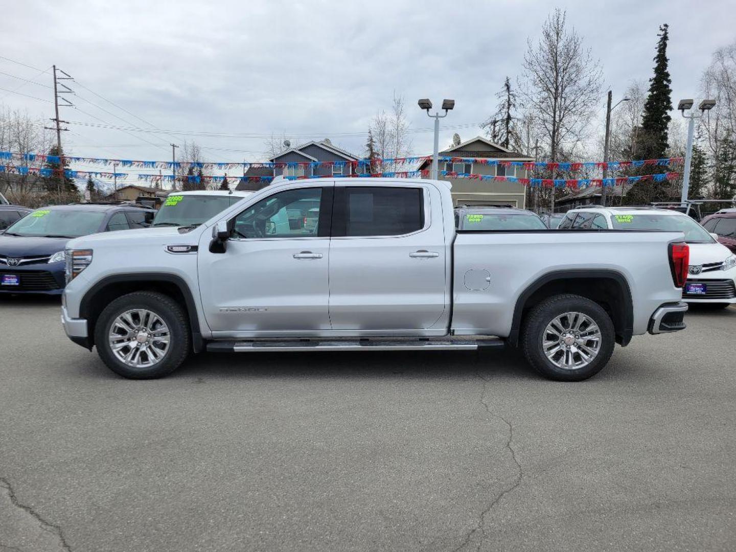 2022 SILVER GMC SIERRA 1500 DENALI (3GTUUGETXNG) with an 3.0L engine, Automatic transmission, located at 929 East 8th Ave, Anchorage, AK, 99501, (907) 274-2277, 61.214783, -149.866074 - Photo#1