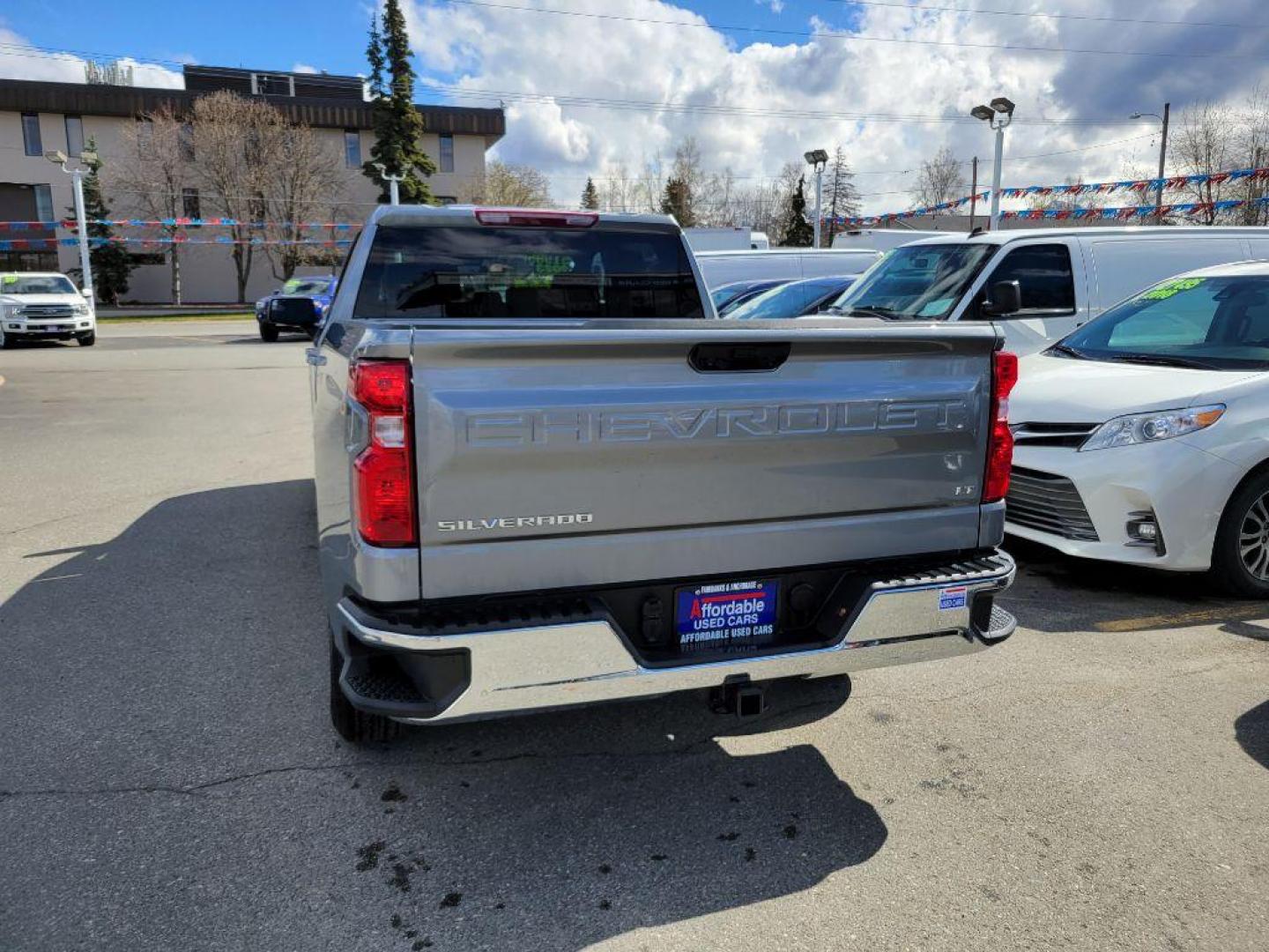 2023 GRAY CHEVROLET SILVERADO 1500 LT (3GCUDDED3PG) with an 5.3L engine, Automatic transmission, located at 929 East 8th Ave, Anchorage, AK, 99501, (907) 274-2277, 61.214783, -149.866074 - Photo#2