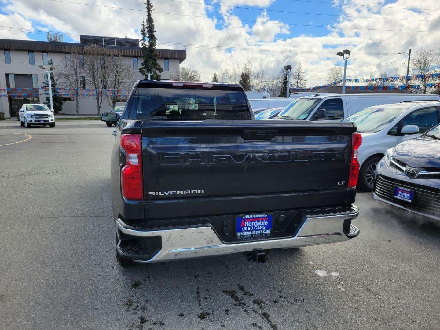 2023 GRAY CHEVROLET SILVERADO 1500 LT (1GCUDDEDXPZ) with an 5.3L engine, Automatic transmission, located at 929 East 8th Ave, Anchorage, AK, 99501, (907) 274-2277, 61.214783, -149.866074 - Photo#2