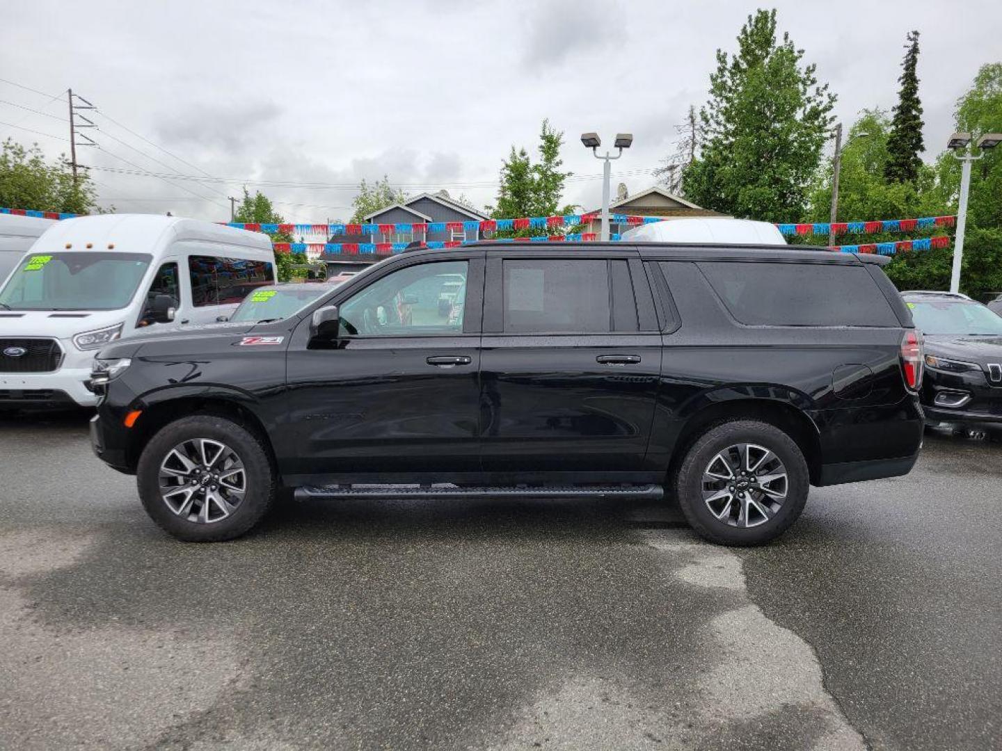 2022 BLACK CHEVROLET SUBURBAN 1500 Z71 (1GNSKDKD2NR) with an 5.3L engine, Automatic transmission, located at 929 East 8th Ave, Anchorage, AK, 99501, (907) 274-2277, 61.214783, -149.866074 - Photo#1