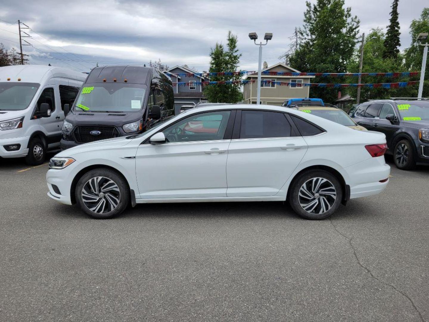 2020 WHITE VOLKSWAGEN JETTA SEL (3VWE57BUXLM) with an 1.4L engine, Automatic transmission, located at 929 East 8th Ave, Anchorage, AK, 99501, (907) 274-2277, 61.214783, -149.866074 - Photo#1