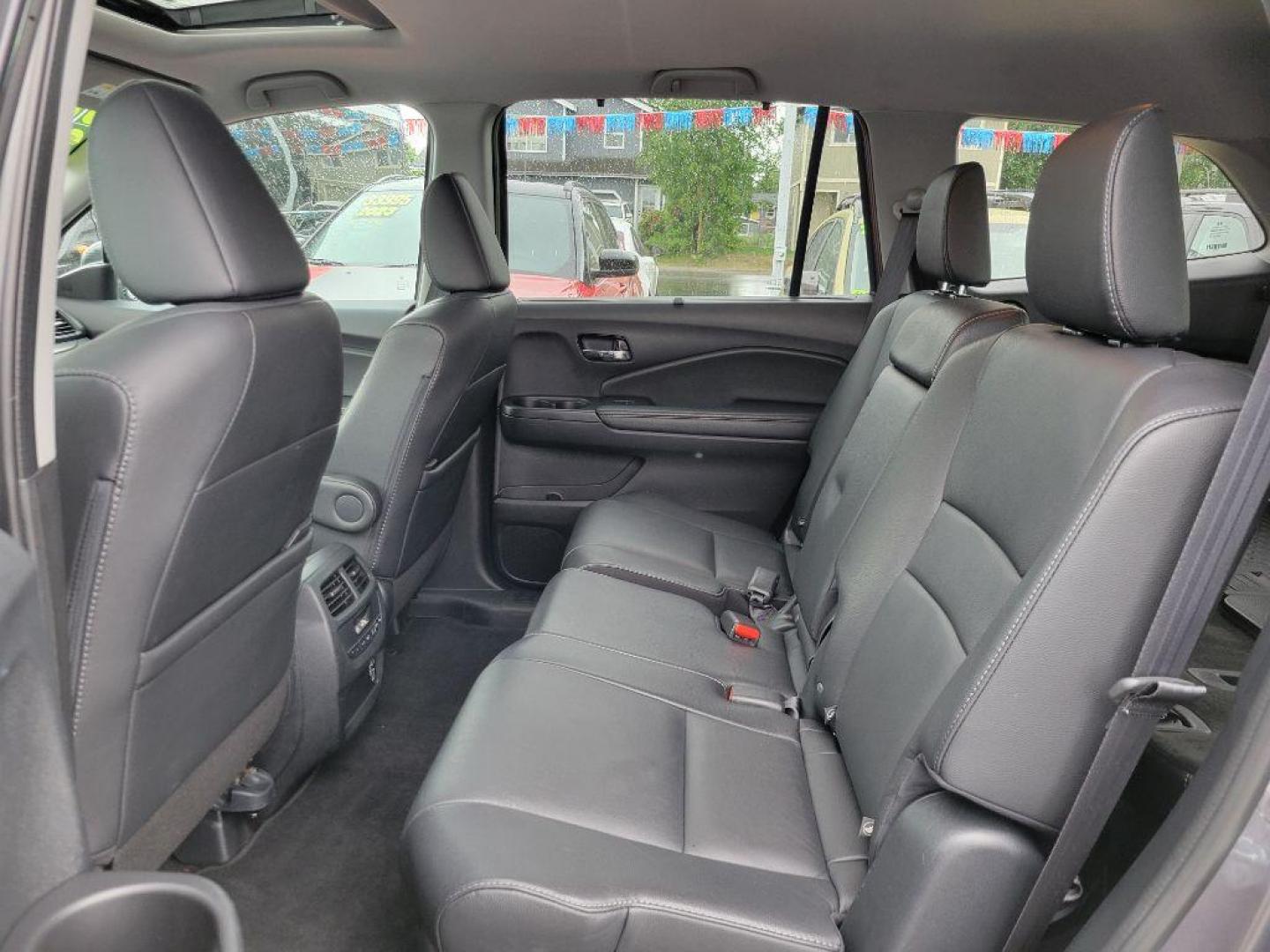 2022 GRAY HONDA PILOT SE (5FNYF6H24NB) with an 3.5L engine, Automatic transmission, located at 929 East 8th Ave, Anchorage, AK, 99501, (907) 274-2277, 61.214783, -149.866074 - Photo#3