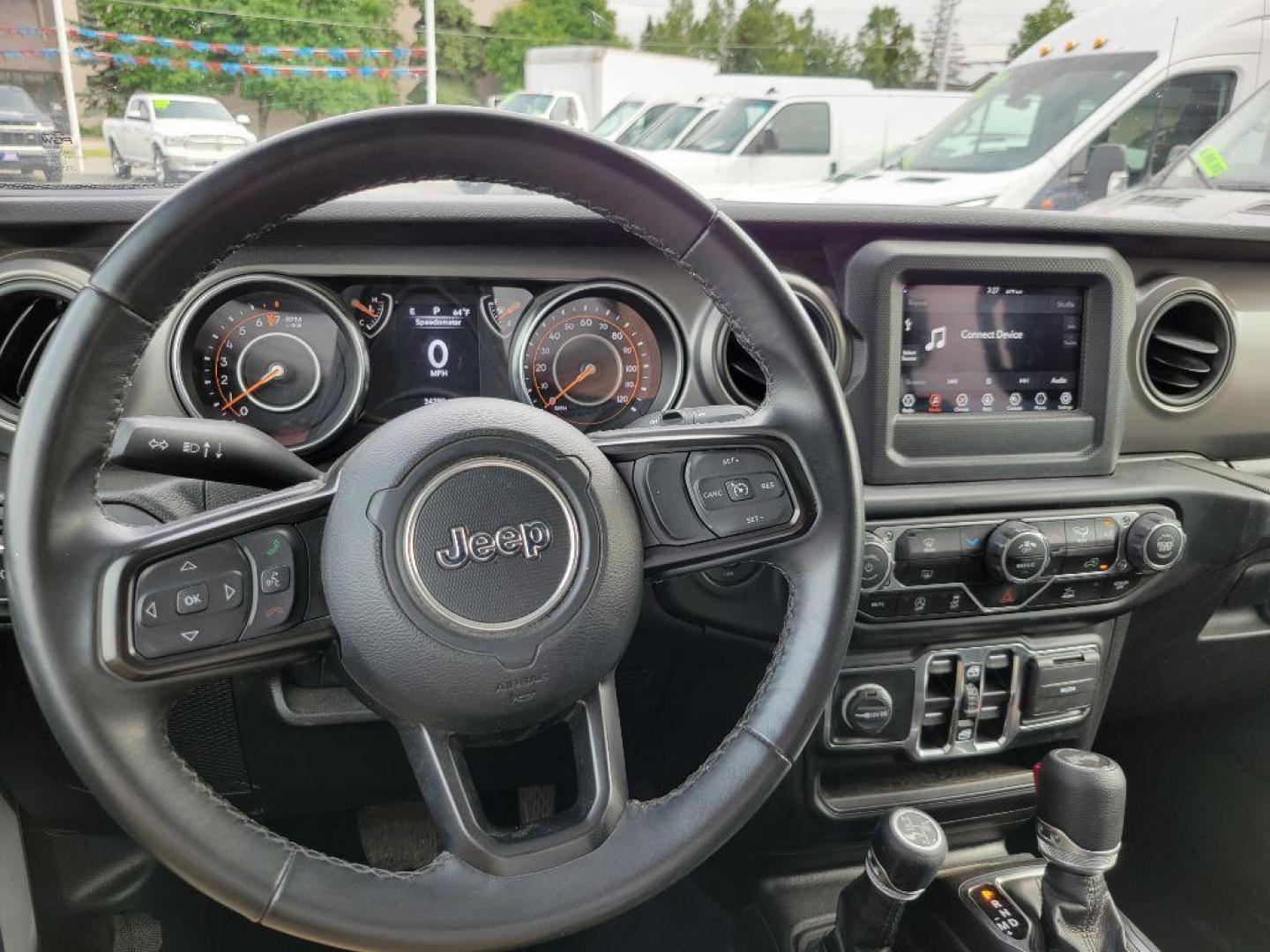 2022 SILVER JEEP WRANGLER UNLIMI SPORT (1C4HJXDG8NW) with an 3.6L engine, Automatic transmission, located at 929 East 8th Ave, Anchorage, AK, 99501, (907) 274-2277, 61.214783, -149.866074 - Photo#4