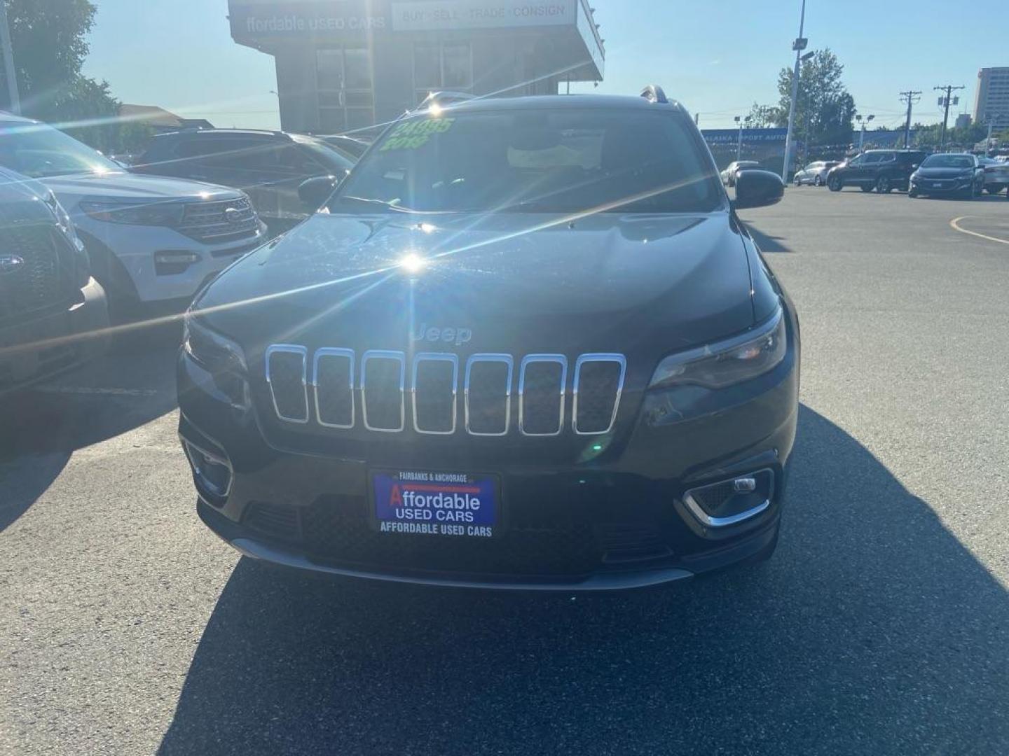 2019 BLACK JEEP CHEROKEE LIMITED (1C4PJMDX3KD) with an 3.2L engine, Automatic transmission, located at 929 East 8th Ave, Anchorage, AK, 99501, (907) 274-2277, 61.214783, -149.866074 - Photo#0