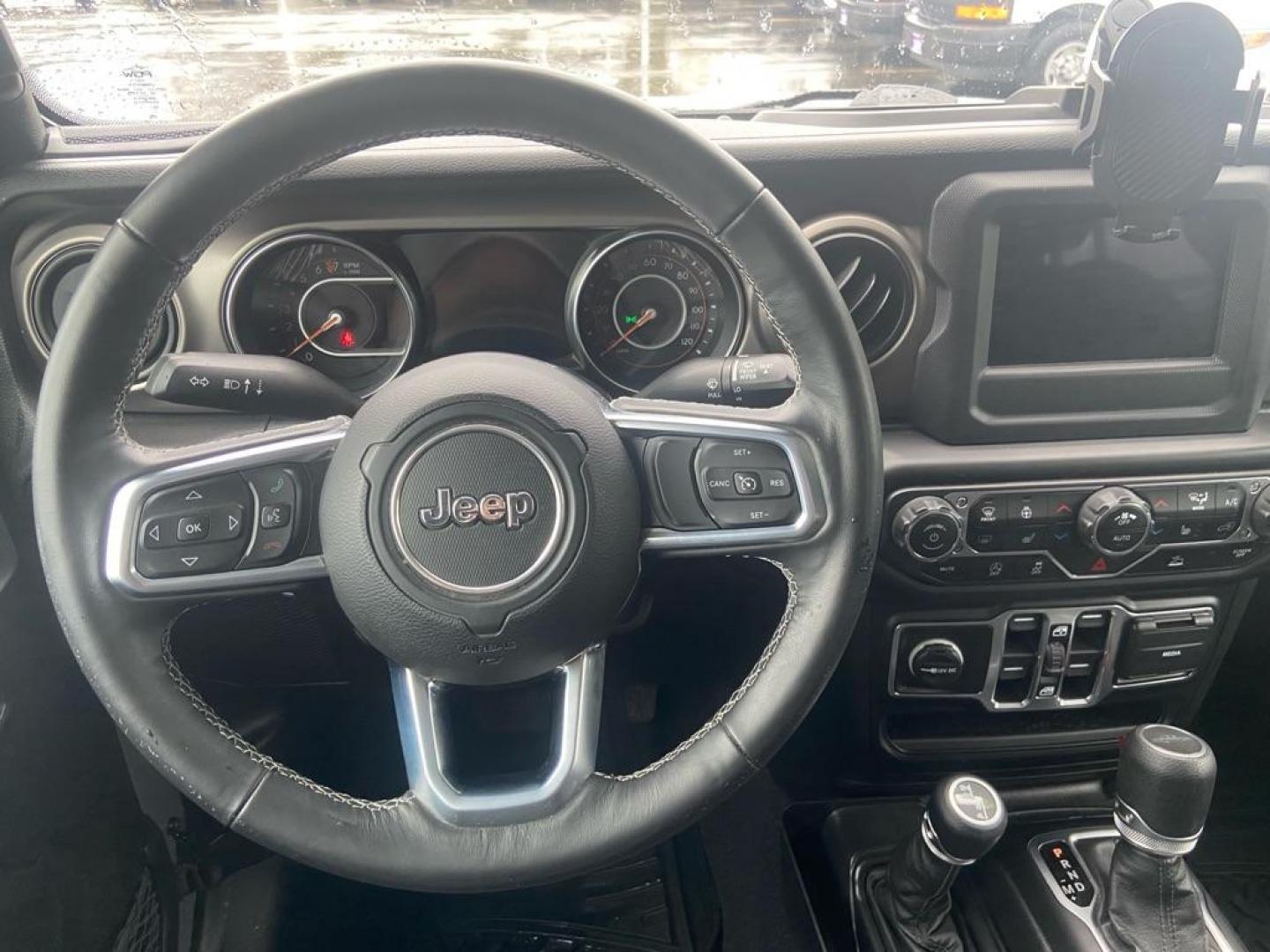 2020 SILVER JEEP GLADIATOR SPORT S (1C6HJTAG6LL) with an 3.6L engine, Automatic transmission, located at 929 East 8th Ave, Anchorage, AK, 99501, (907) 274-2277, 61.214783, -149.866074 - Photo#4