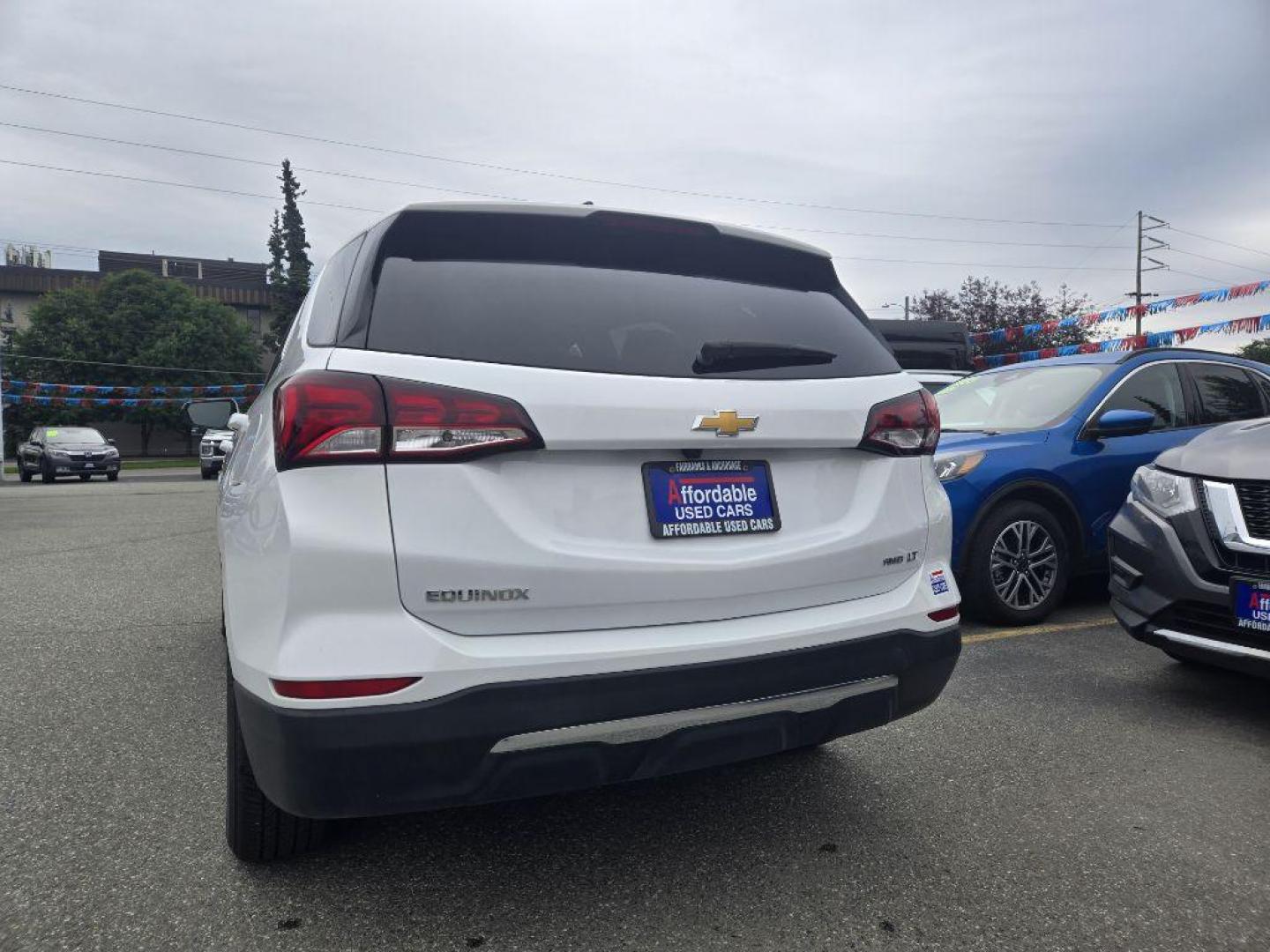 2022 WHITE CHEVROLET EQUINOX LT LT (3GNAXUEV6NL) with an 1.5L engine, Automatic transmission, located at 929 East 8th Ave, Anchorage, AK, 99501, (907) 274-2277, 61.214783, -149.866074 - Photo#4