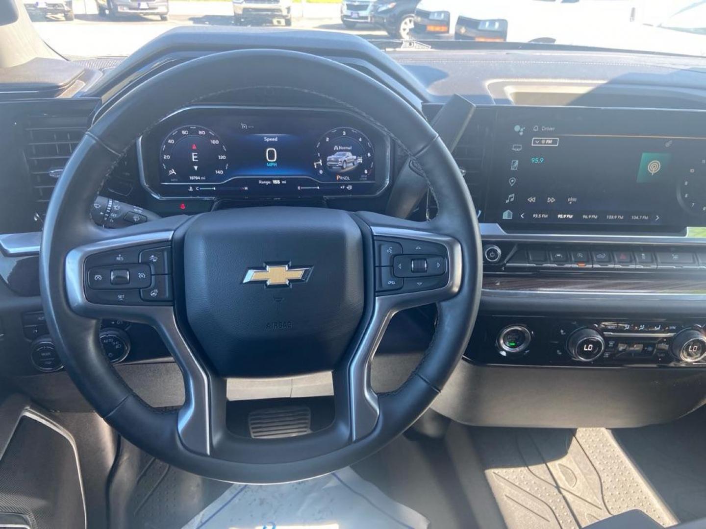 2023 BLUE CHEVROLET SILVERADO 1500 LT (2GCUDDED6P1) with an 5.3L engine, Automatic transmission, located at 929 East 8th Ave, Anchorage, AK, 99501, (907) 274-2277, 61.214783, -149.866074 - Photo#4