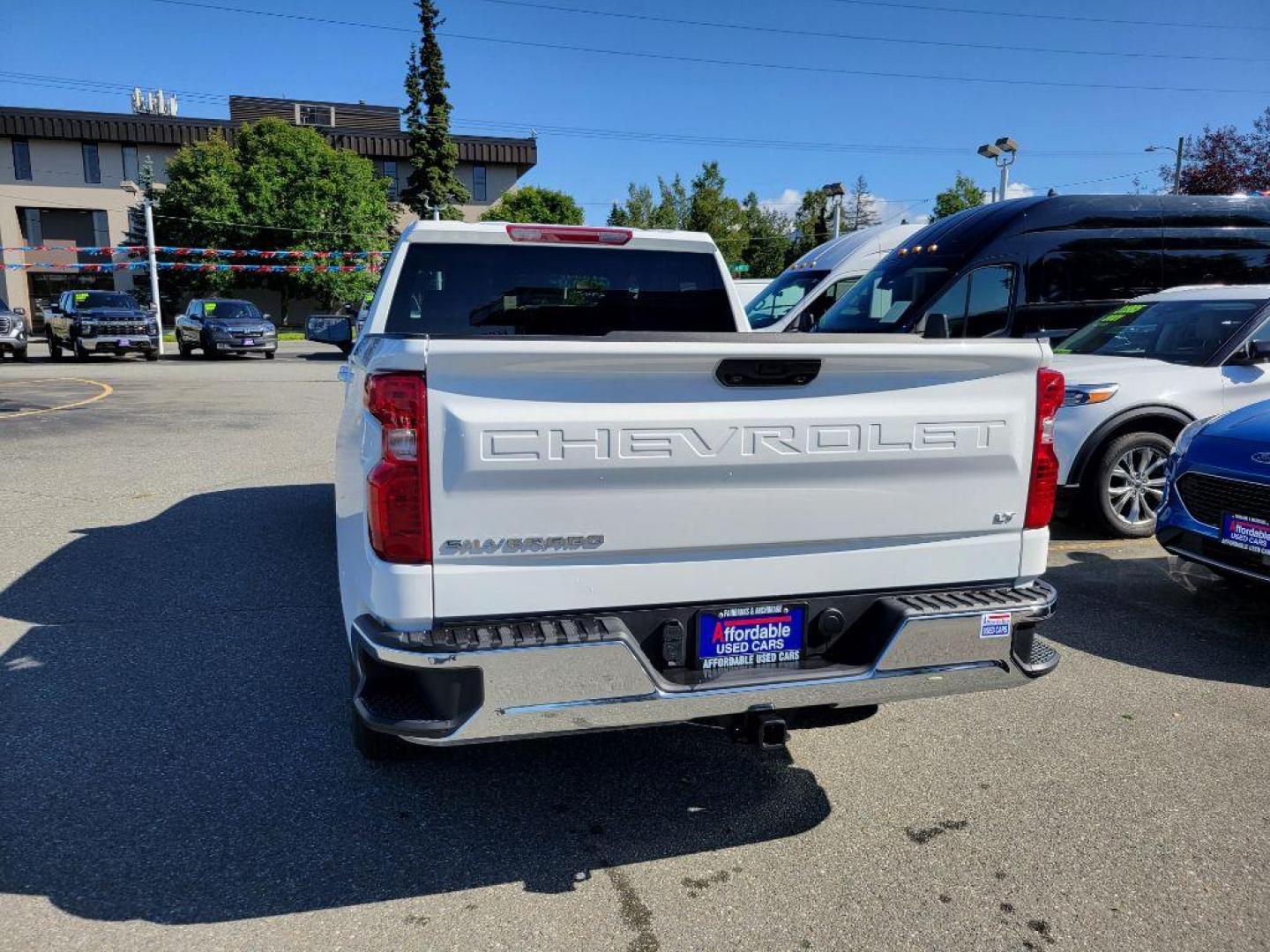 2023 WHITE CHEVROLET SILVERADO 1500 LT (1GCUDDED0PZ) with an 5.3L engine, Automatic transmission, located at 929 East 8th Ave, Anchorage, AK, 99501, (907) 274-2277, 61.214783, -149.866074 - Photo#2