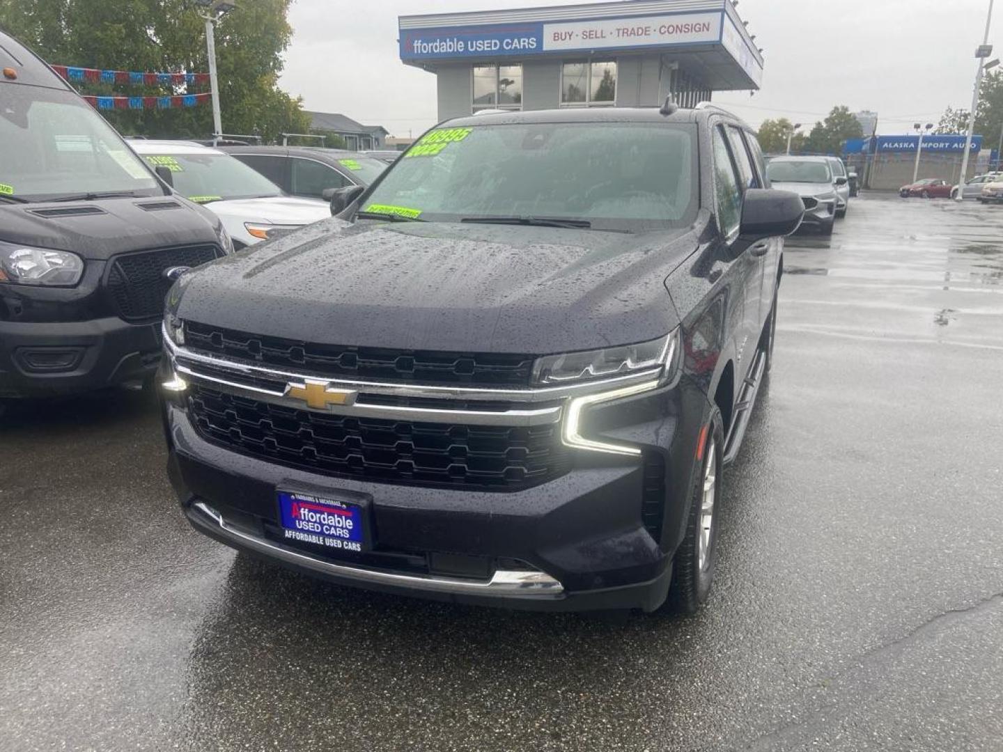 2022 GRAY CHEVROLET SUBURBAN LS 1500 LS (1GNSKBKD3NR) with an 5.3L engine, Automatic transmission, located at 929 East 8th Ave, Anchorage, AK, 99501, (907) 274-2277, 61.214783, -149.866074 - Photo#0