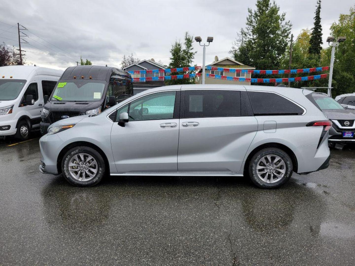 2022 SILVER TOYOTA SIENNA LE LE (5TDKSKFC4NS) with an 2.5L engine, Continuously Variable transmission, located at 929 East 8th Ave, Anchorage, AK, 99501, (907) 274-2277, 61.214783, -149.866074 - Photo#1