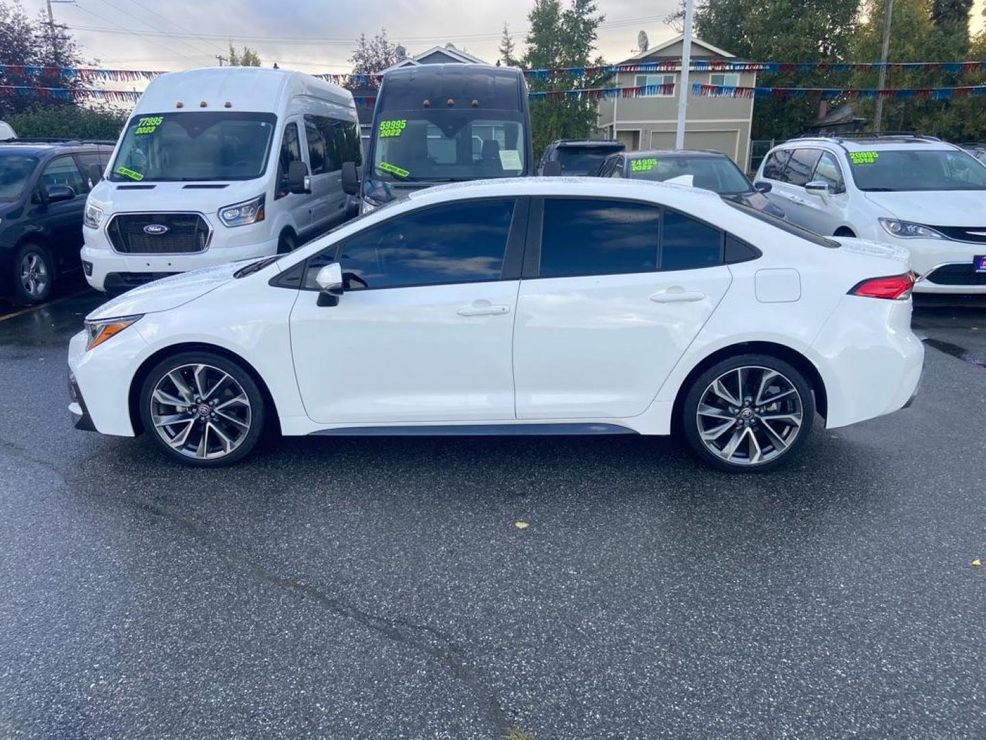 2021 WHITE TOYOTA COROLLA SE (5YFS4MCE0MP) with an 2.0L engine, Automatic transmission, located at 929 East 8th Ave, Anchorage, AK, 99501, (907) 274-2277, 61.214783, -149.866074 - Photo#1