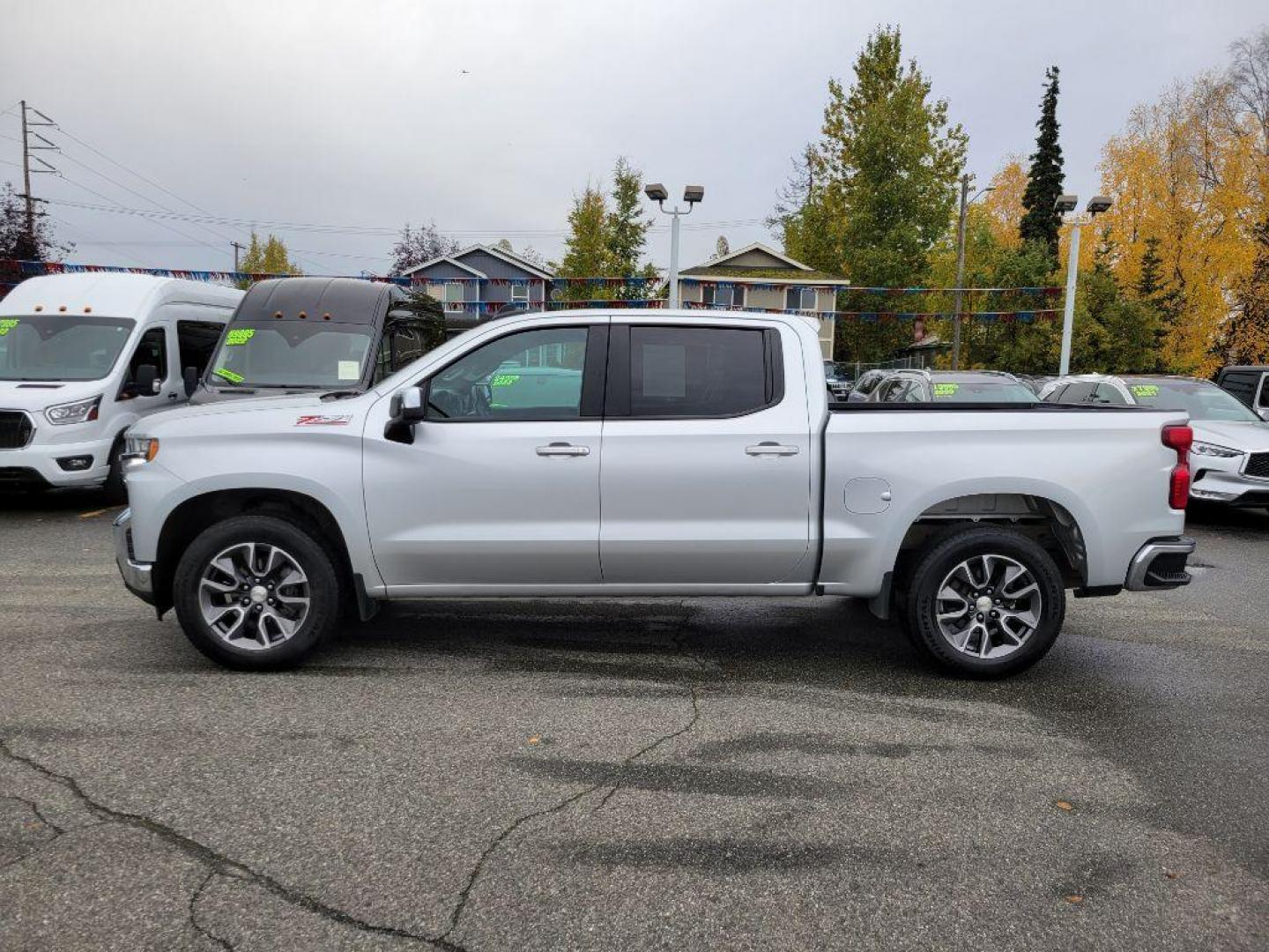 2021 SILVER CHEVROLET SILVERADO 1500 LT (3GCUYDED8MG) with an 5.3L engine, Automatic transmission, located at 929 East 8th Ave, Anchorage, AK, 99501, (907) 274-2277, 61.214783, -149.866074 - Photo#1