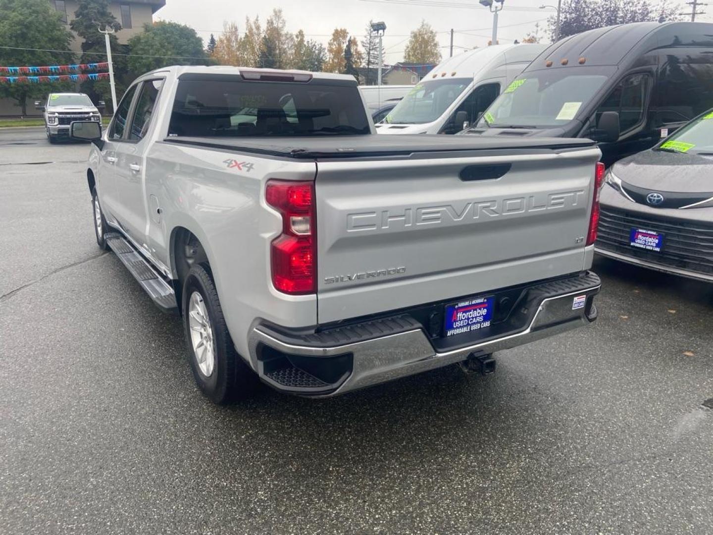 2021 SILVER CHEVROLET SILVERADO 1500 LT (3GCUYDED2MG) with an 5.3L engine, Automatic transmission, located at 929 East 8th Ave, Anchorage, AK, 99501, (907) 274-2277, 61.214783, -149.866074 - Photo#2