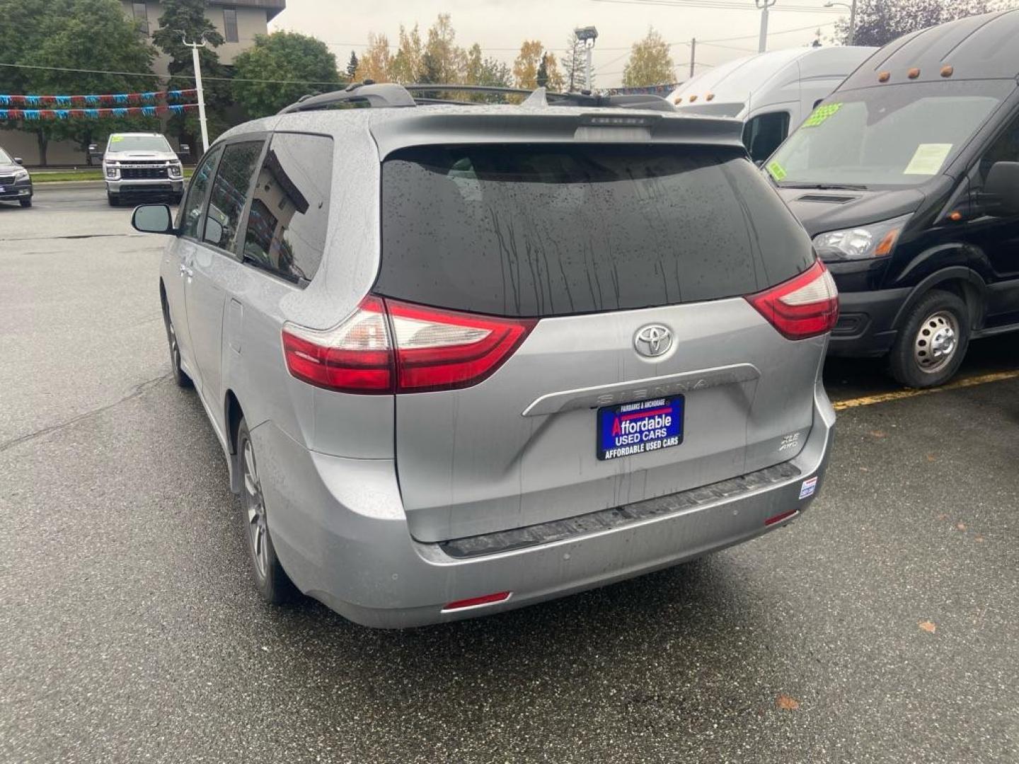 2018 SILVER TOYOTA SIENNA XLE (5TDDZ3DC9JS) with an 3.5L engine, Automatic transmission, located at 929 East 8th Ave, Anchorage, AK, 99501, (907) 274-2277, 61.214783, -149.866074 - Photo#2