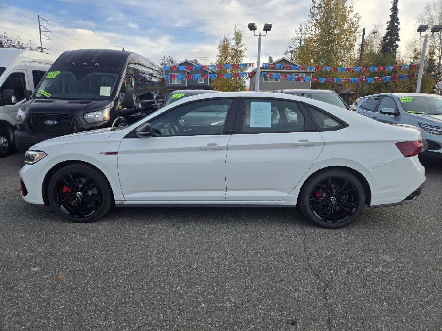 2022 WHITE VOLKSWAGEN JETTA GLI AUTOBAHN (3VW2T7BU3NM) with an 2.0L engine, Automatic transmission, located at 929 East 8th Ave, Anchorage, AK, 99501, (907) 274-2277, 61.214783, -149.866074 - Photo#1