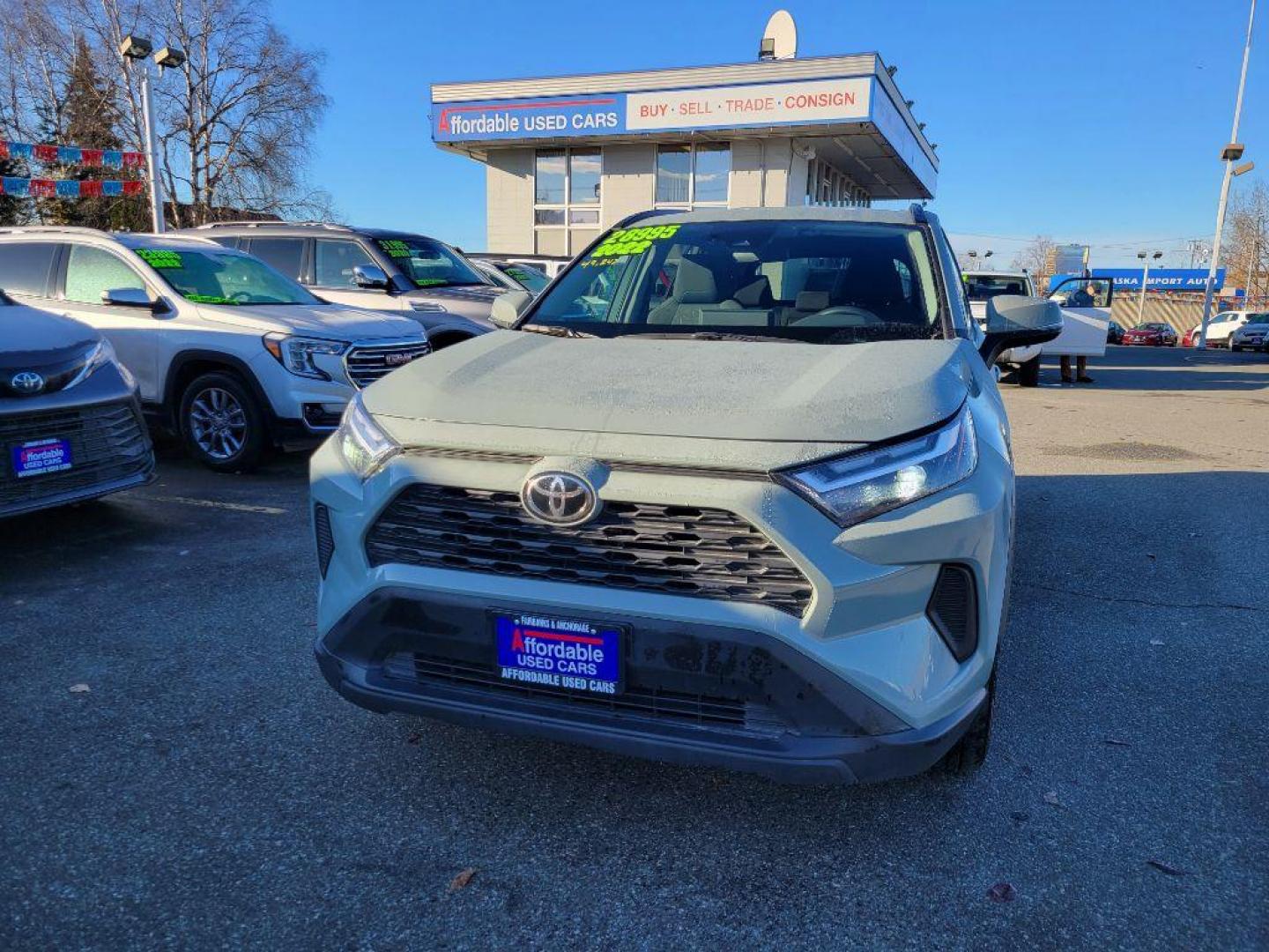 2022 GRAY TOYOTA RAV4 XLE XLE (2T3P1RFV6NW) with an 2.5L engine, Automatic transmission, located at 929 East 8th Ave, Anchorage, AK, 99501, (907) 274-2277, 61.214783, -149.866074 - Photo#0