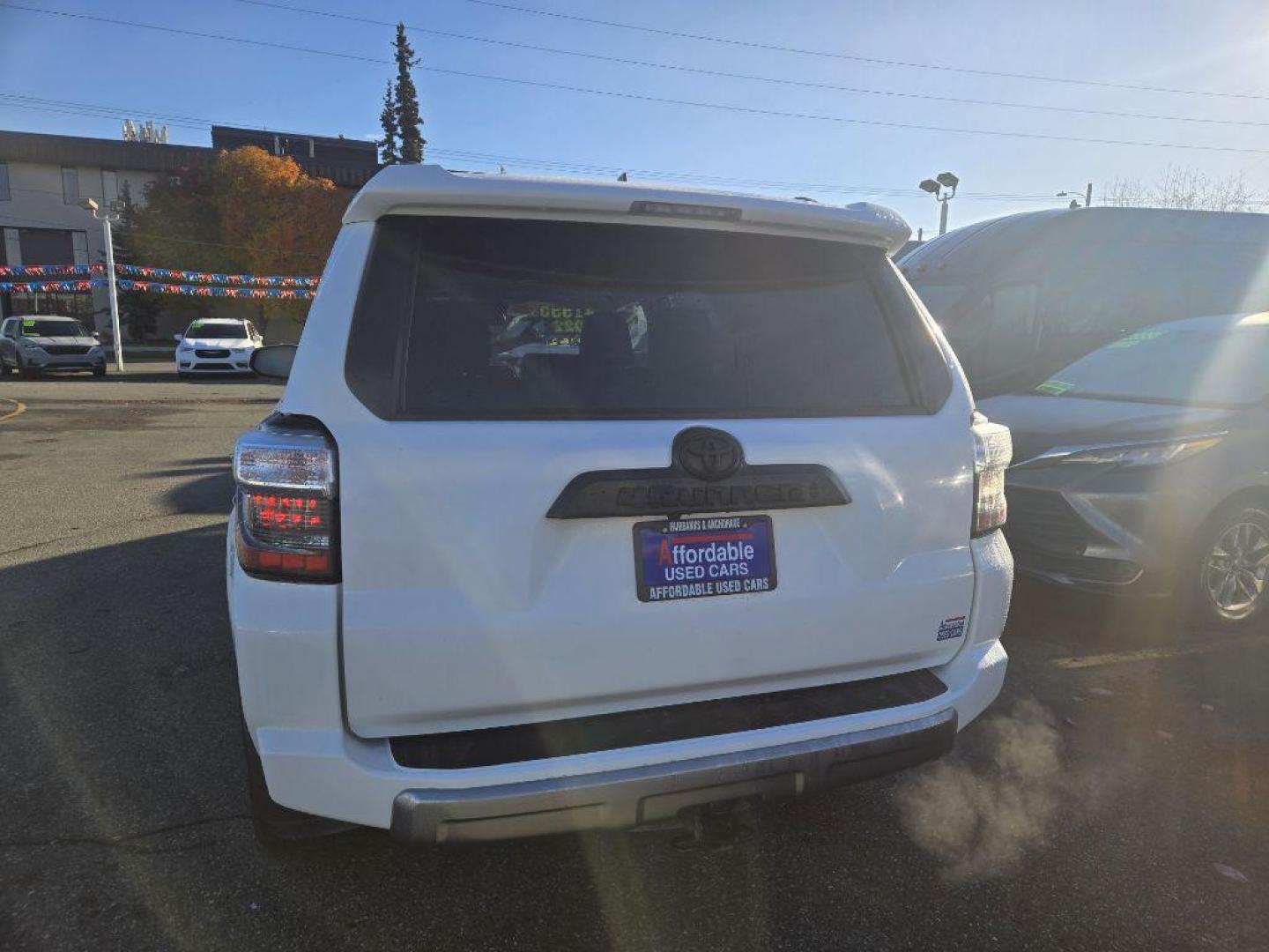 2022 WHITE TOYOTA 4RUNNER TRD SR5 PREMIUM (JTERU5JR9N6) with an 4.0L engine, Automatic transmission, located at 929 East 8th Ave, Anchorage, AK, 99501, (907) 274-2277, 61.214783, -149.866074 - Photo#2