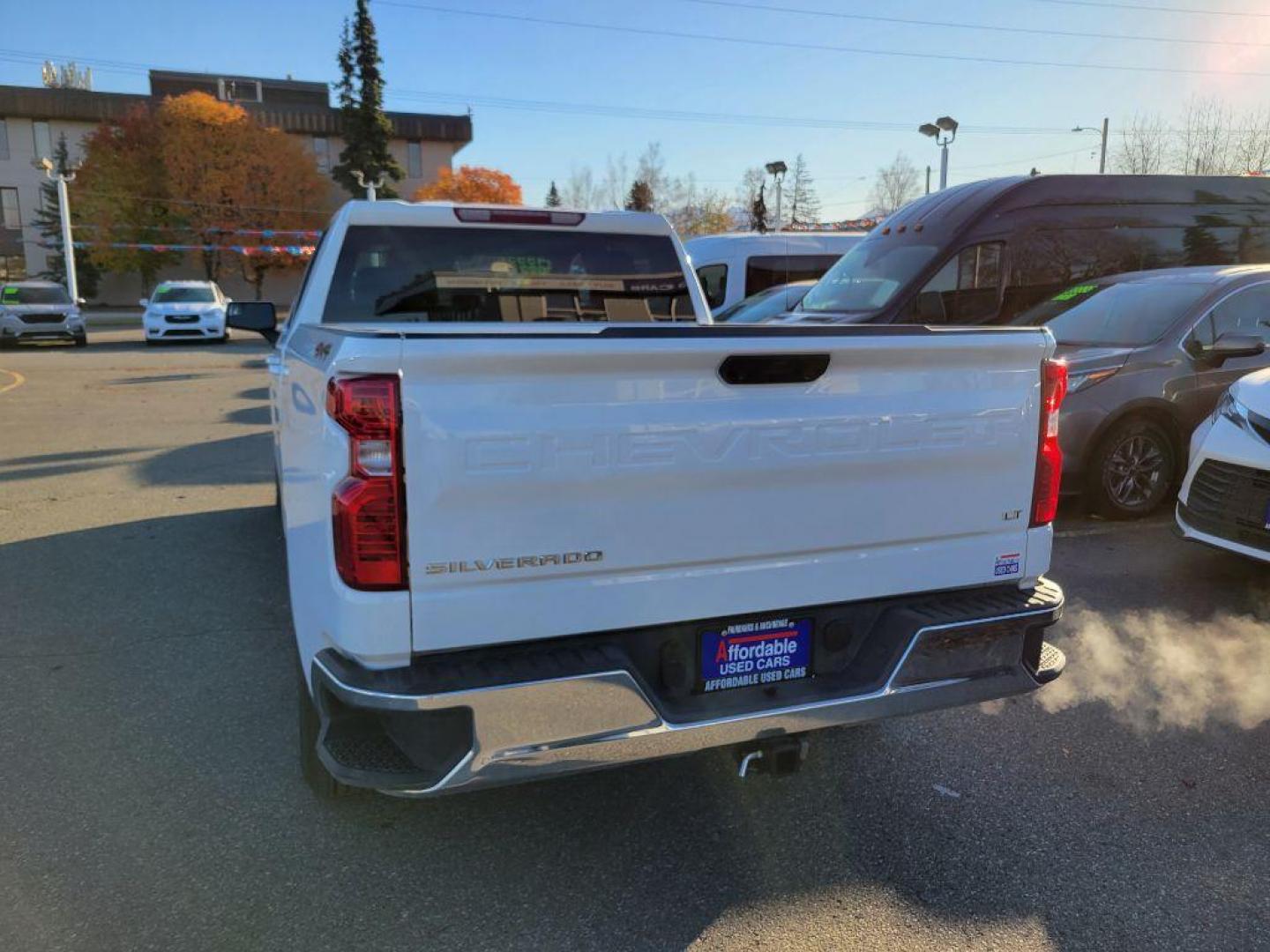 2023 WHITE CHEVROLET SILVERADO 1500 LT (1GCUDDED6PZ) with an 5.3L engine, Automatic transmission, located at 929 East 8th Ave, Anchorage, AK, 99501, (907) 274-2277, 61.214783, -149.866074 - Photo#2