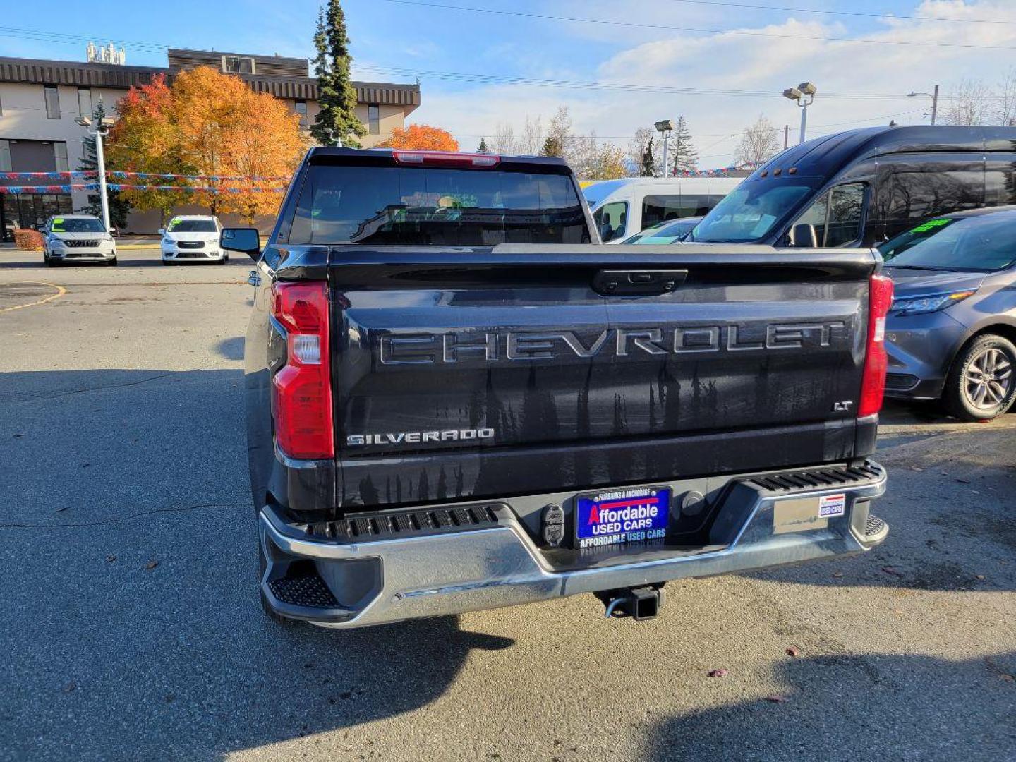 2023 GRAY CHEVROLET SILVERADO 1500 LT (1GCUDDED5PZ) with an 5.3L engine, Automatic transmission, located at 929 East 8th Ave, Anchorage, AK, 99501, (907) 274-2277, 61.214783, -149.866074 - Photo#2