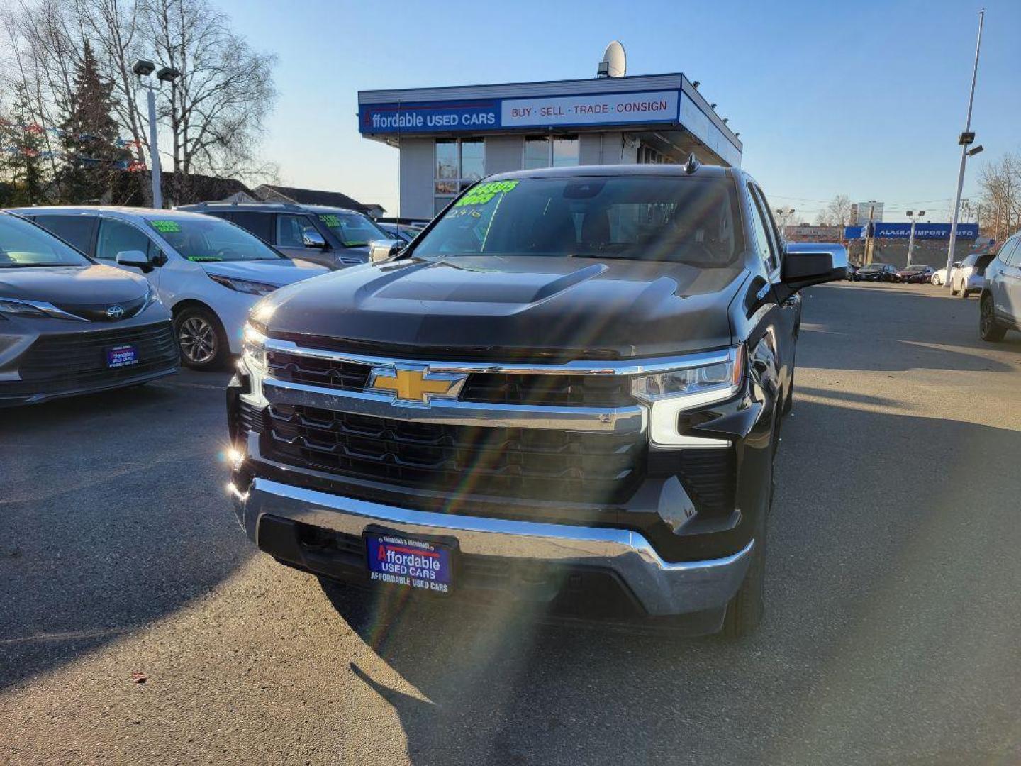 2023 BRONZE CHEVROLET SILVERADO 1500 LT (1GCUDDED5PZ) with an 5.3L engine, Automatic transmission, located at 929 East 8th Ave, Anchorage, AK, 99501, (907) 274-2277, 61.214783, -149.866074 - Photo#0