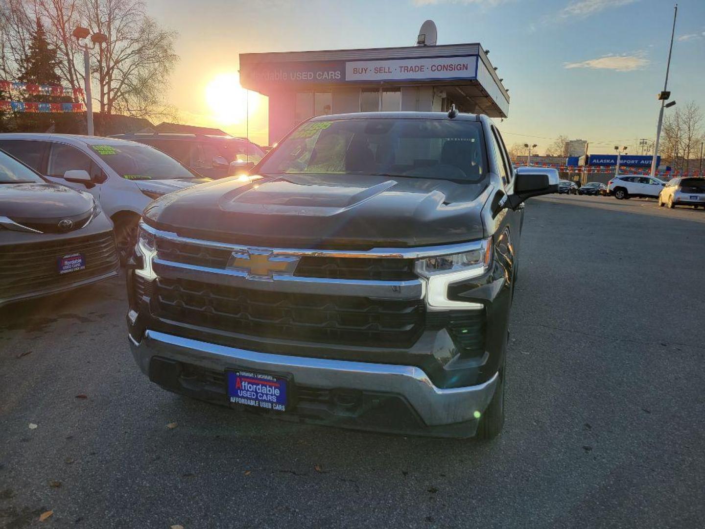 2023 BRONZE CHEVROLET SILVERADO 1500 LT (1GCUDDEDXPZ) with an 5.3L engine, Automatic transmission, located at 929 East 8th Ave, Anchorage, AK, 99501, (907) 274-2277, 61.214783, -149.866074 - Photo#0