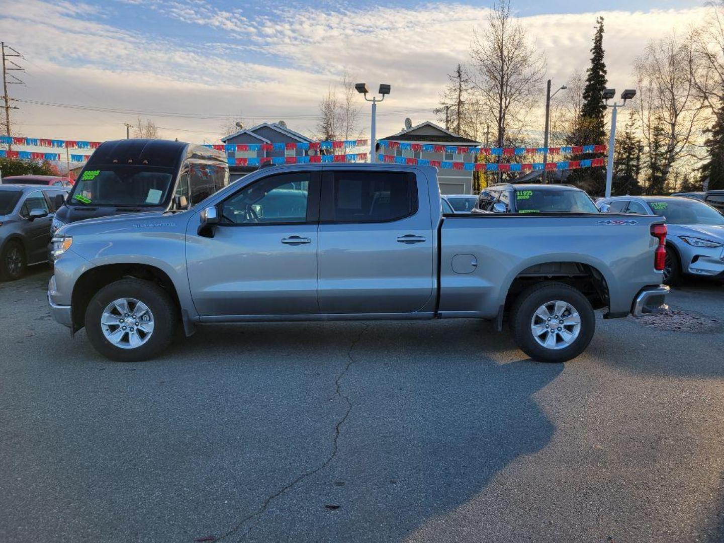 2023 GRAY CHEVROLET SILVERADO 1500 LT (1GCUDDED5PZ) with an 5.3L engine, Automatic transmission, located at 929 East 8th Ave, Anchorage, AK, 99501, (907) 274-2277, 61.214783, -149.866074 - Photo#1