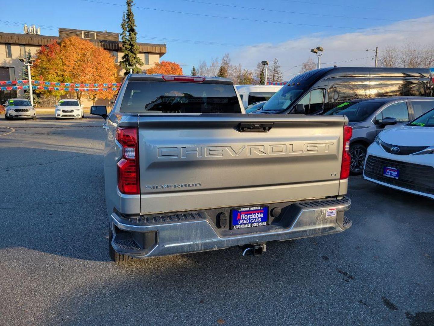 2023 GRAY CHEVROLET SILVERADO 1500 LT (1GCUDDED5PZ) with an 5.3L engine, Automatic transmission, located at 929 East 8th Ave, Anchorage, AK, 99501, (907) 274-2277, 61.214783, -149.866074 - Photo#2