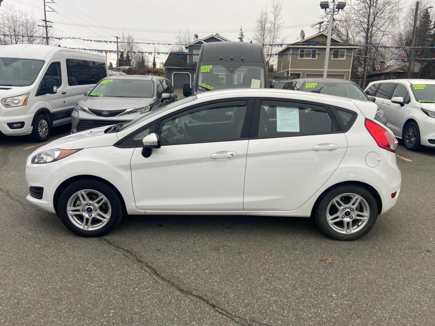 2018 WHITE FORD FIESTA SE (3FADP4EJ6JM) with an 1.6L engine, Automatic transmission, located at 929 East 8th Ave, Anchorage, AK, 99501, (907) 274-2277, 61.214783, -149.866074 - Photo#1