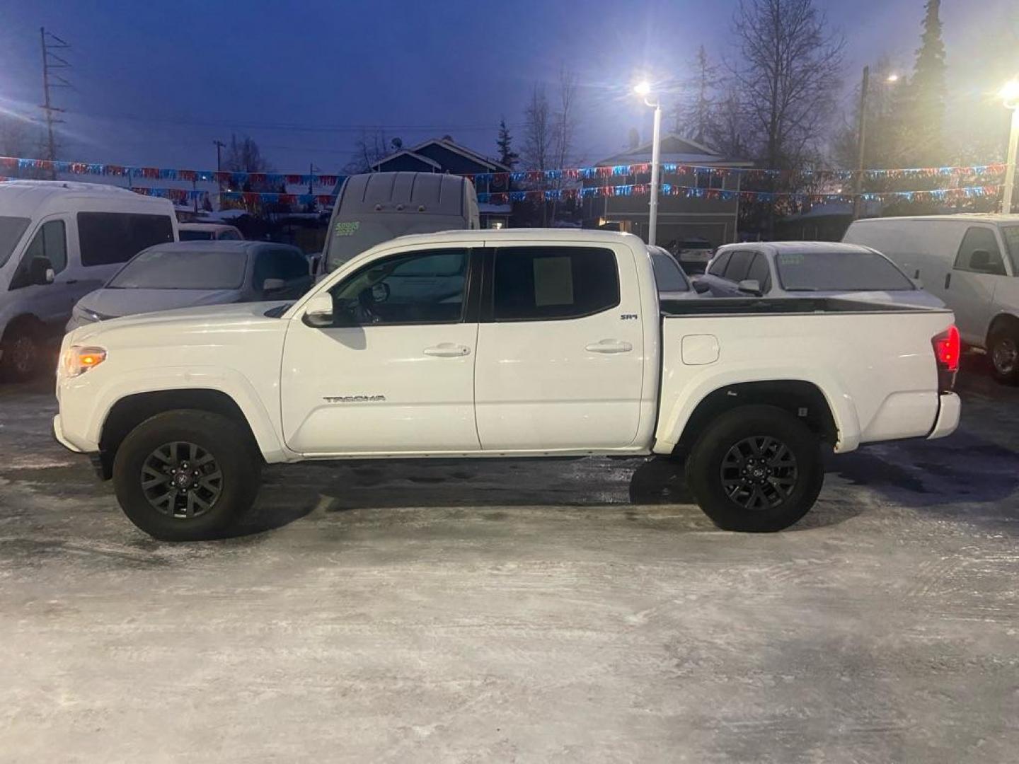 2022 WHITE TOYOTA TACOMA DOUBLE CAB (3TMCZ5AN3NM) with an 3.5L engine, Automatic transmission, located at 929 East 8th Ave, Anchorage, AK, 99501, (907) 274-2277, 61.214783, -149.866074 - Photo#1