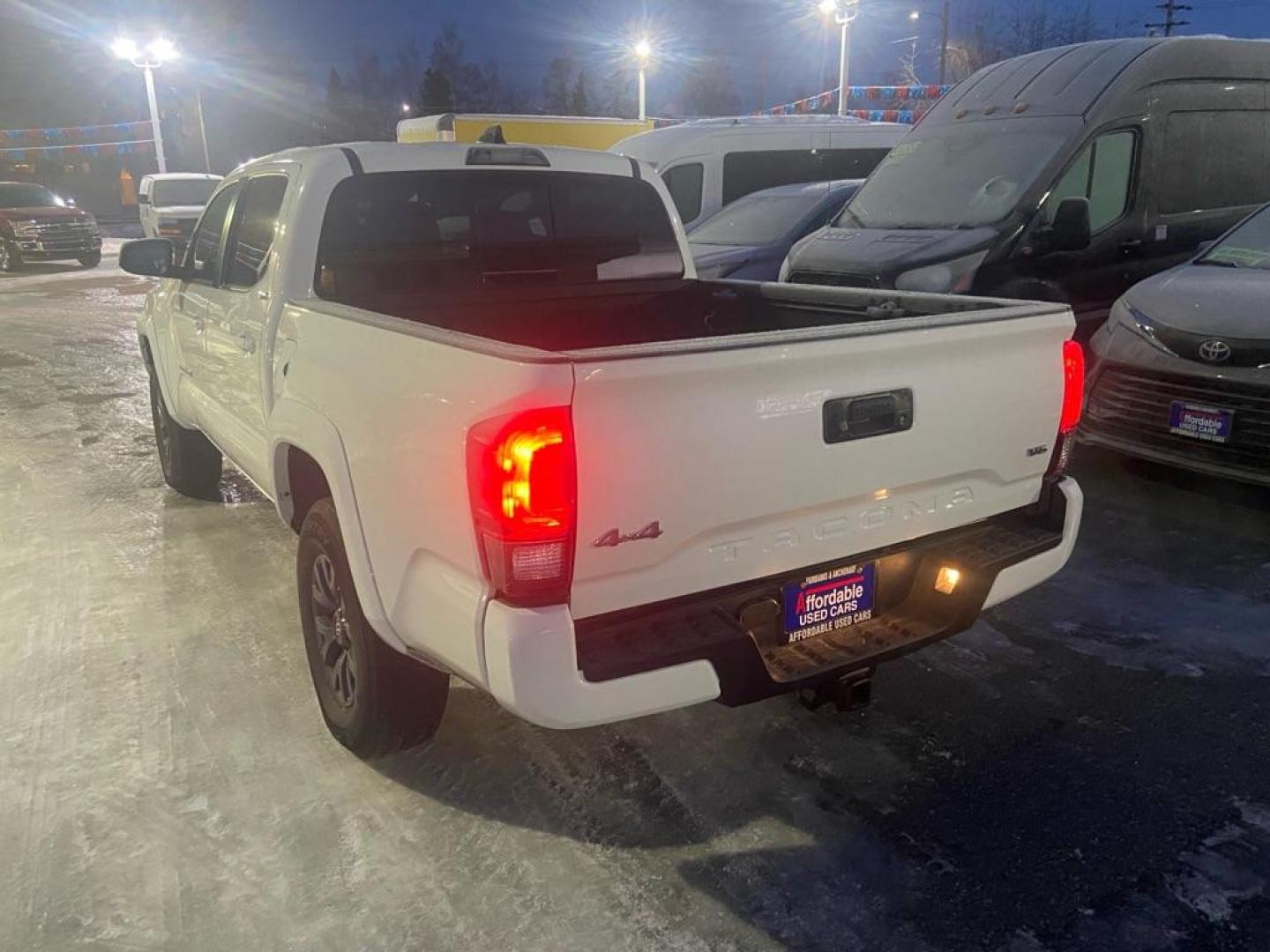 2022 WHITE TOYOTA TACOMA DOUBLE CAB (3TMCZ5AN3NM) with an 3.5L engine, Automatic transmission, located at 929 East 8th Ave, Anchorage, AK, 99501, (907) 274-2277, 61.214783, -149.866074 - Photo#2