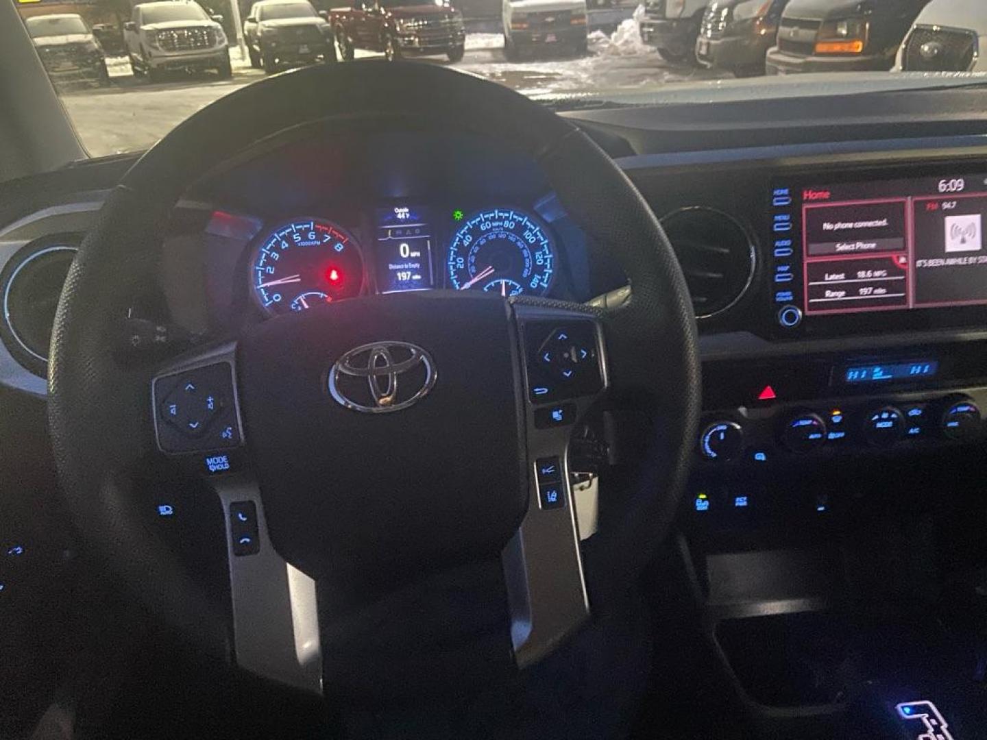 2022 WHITE TOYOTA TACOMA DOUBLE CAB (3TMCZ5AN3NM) with an 3.5L engine, Automatic transmission, located at 929 East 8th Ave, Anchorage, AK, 99501, (907) 274-2277, 61.214783, -149.866074 - Photo#4