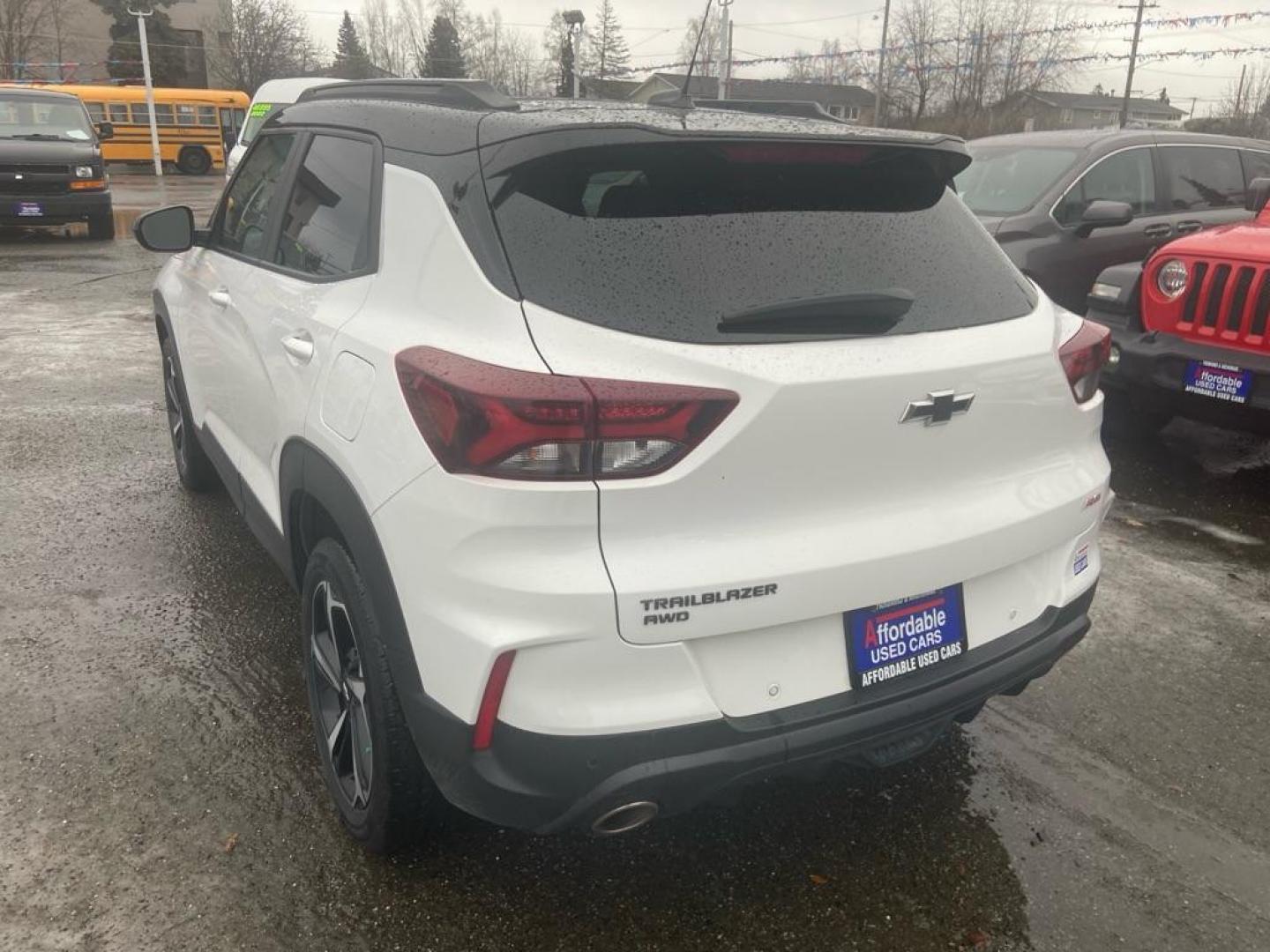 2021 WHITE CHEVROLET TRAILBLAZER RS (KL79MUSLXMB) with an 1.3L engine, Automatic transmission, located at 929 East 8th Ave, Anchorage, AK, 99501, (907) 274-2277, 61.214783, -149.866074 - Photo#2