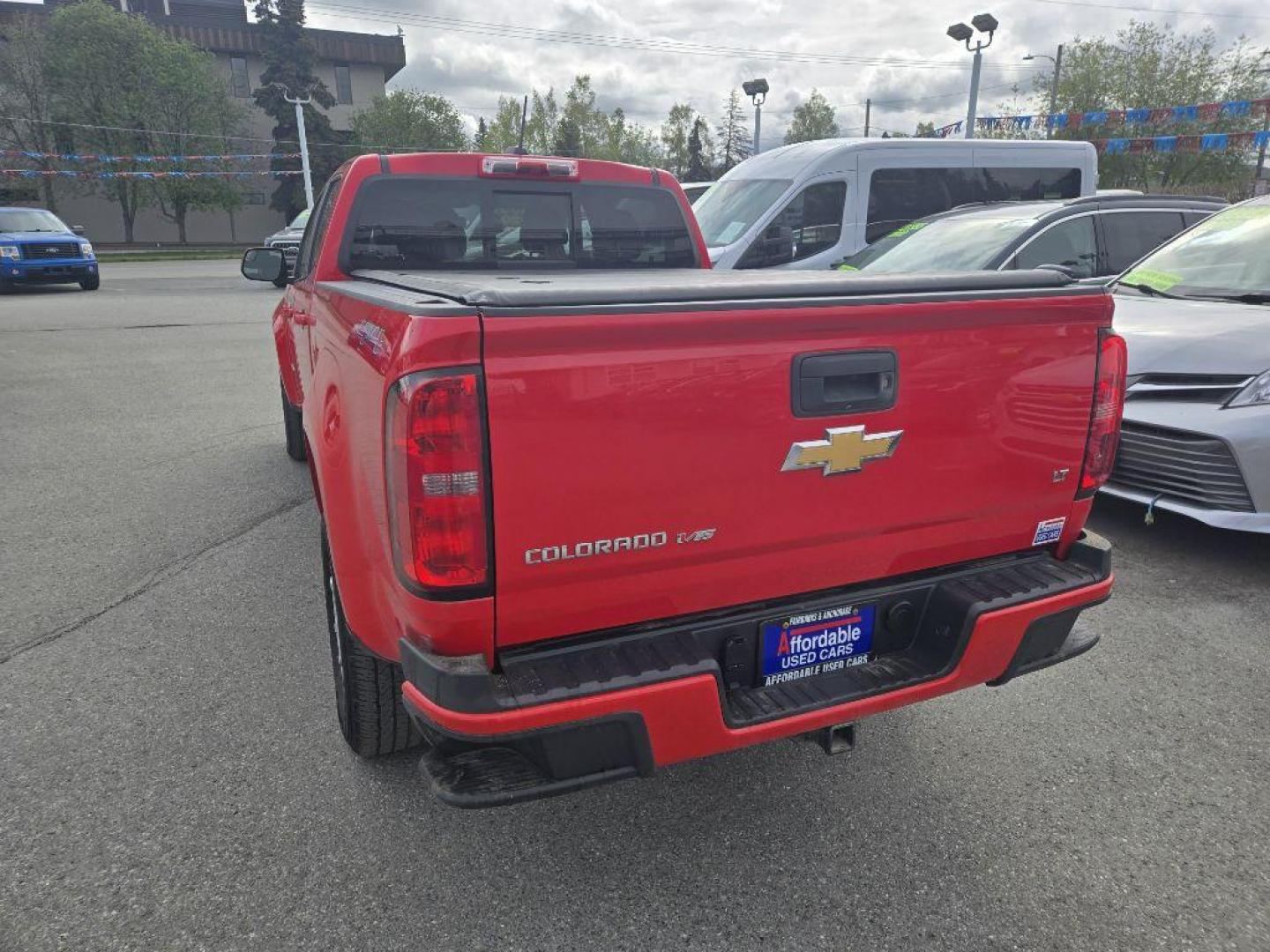 2020 RED CHEVROLET COLORADO LT (1GCGTCEN8L1) with an 3.6L engine, Automatic transmission, located at 929 East 8th Ave, Anchorage, AK, 99501, (907) 274-2277, 61.214783, -149.866074 - Photo#2