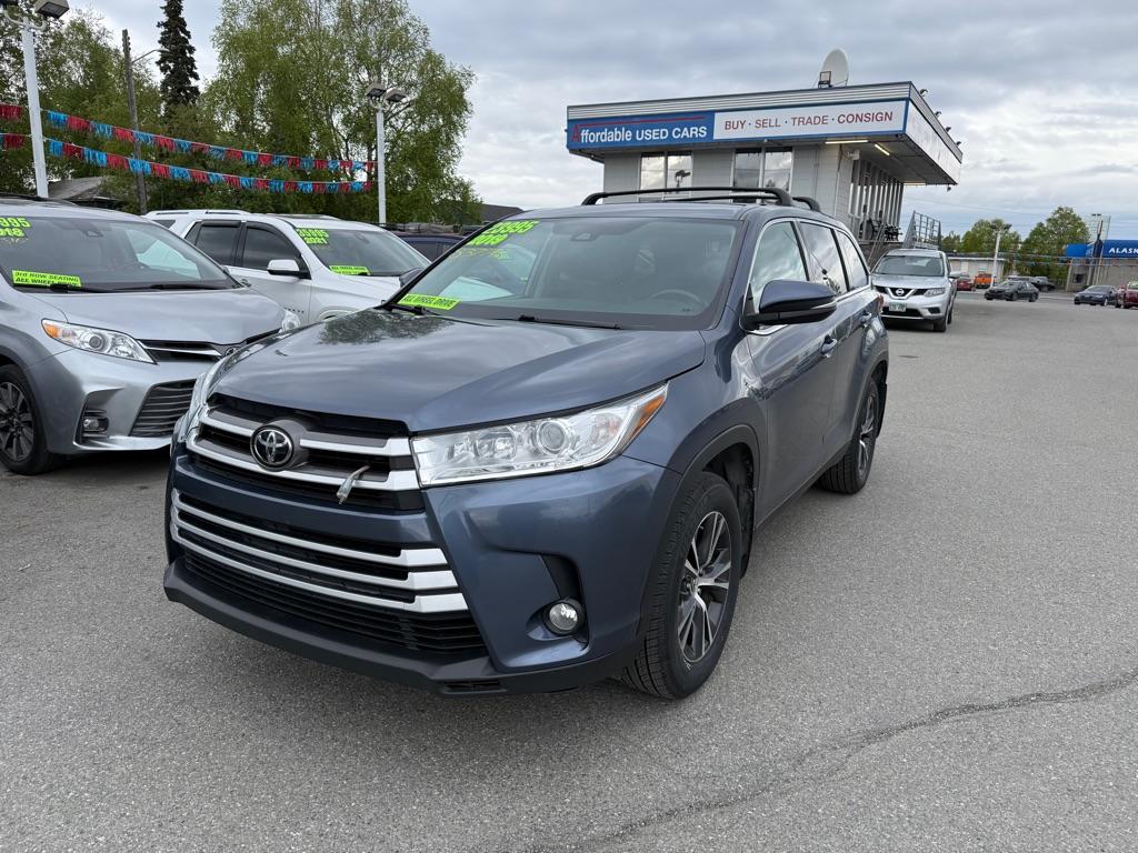 photo of 2019 TOYOTA HIGHLANDER LE