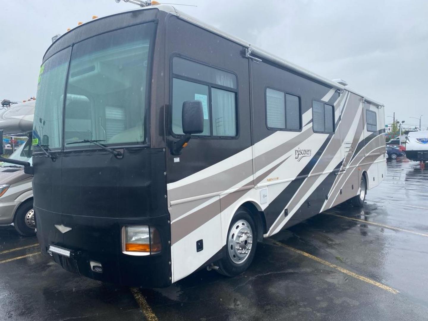 2003 WHITE FLEETWOOD DISCOVERY 39J MOTORHOME (4UZAAHAK03C) , Automatic transmission, located at 929 East 8th Ave, Anchorage, AK, 99501, (907) 274-2277, 61.214783, -149.866074 - Photo#0