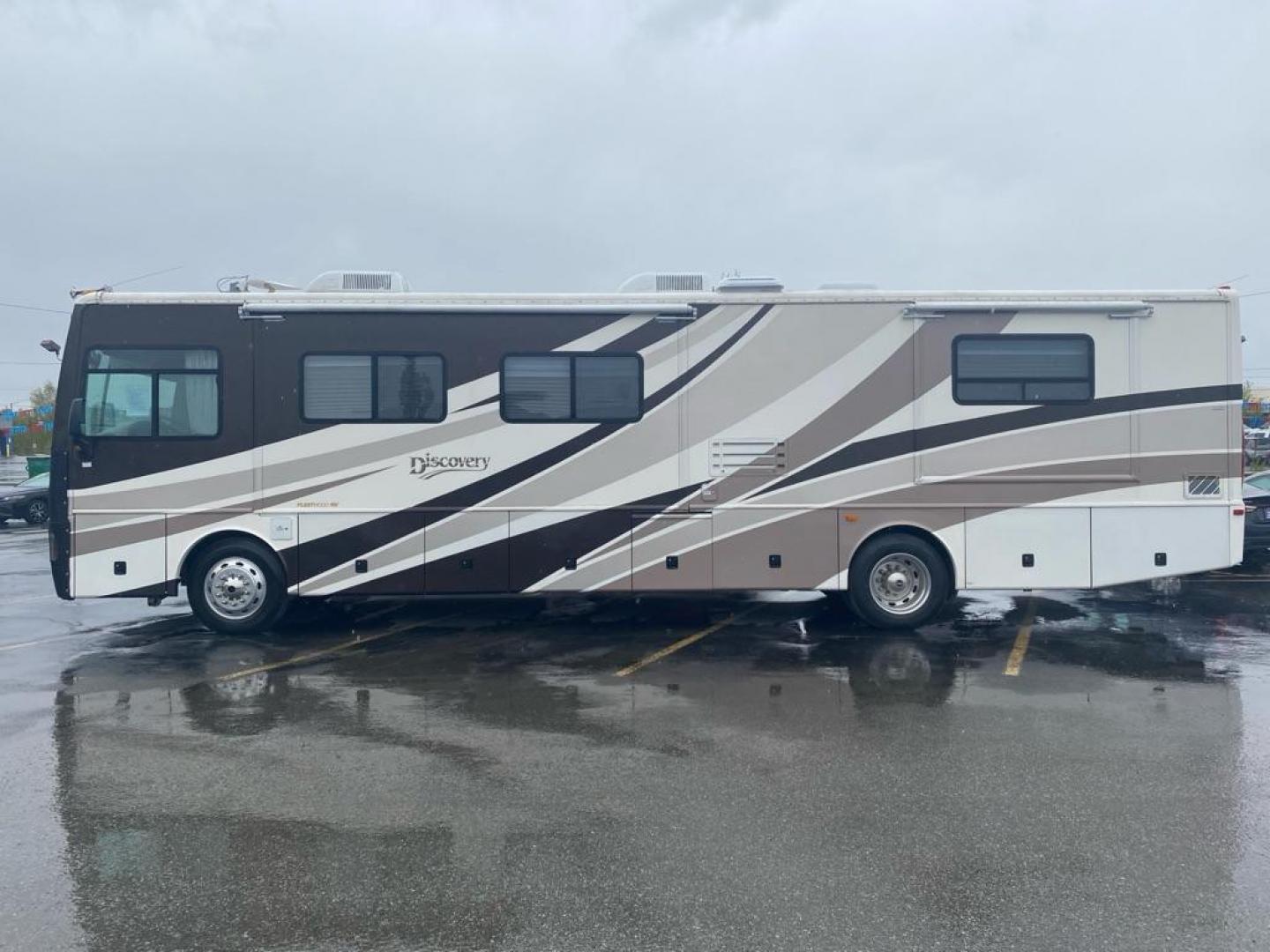 2003 WHITE FLEETWOOD DISCOVERY 39J MOTORHOME (4UZAAHAK03C) , Automatic transmission, located at 929 East 8th Ave, Anchorage, AK, 99501, (907) 274-2277, 61.214783, -149.866074 - Photo#1
