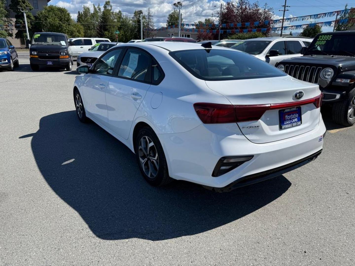 2021 WHITE KIA FORTE FE (3KPF24AD9ME) with an 2.0L engine, Continuously Variable transmission, located at 929 East 8th Ave, Anchorage, AK, 99501, (907) 274-2277, 61.214783, -149.866074 - Photo#2